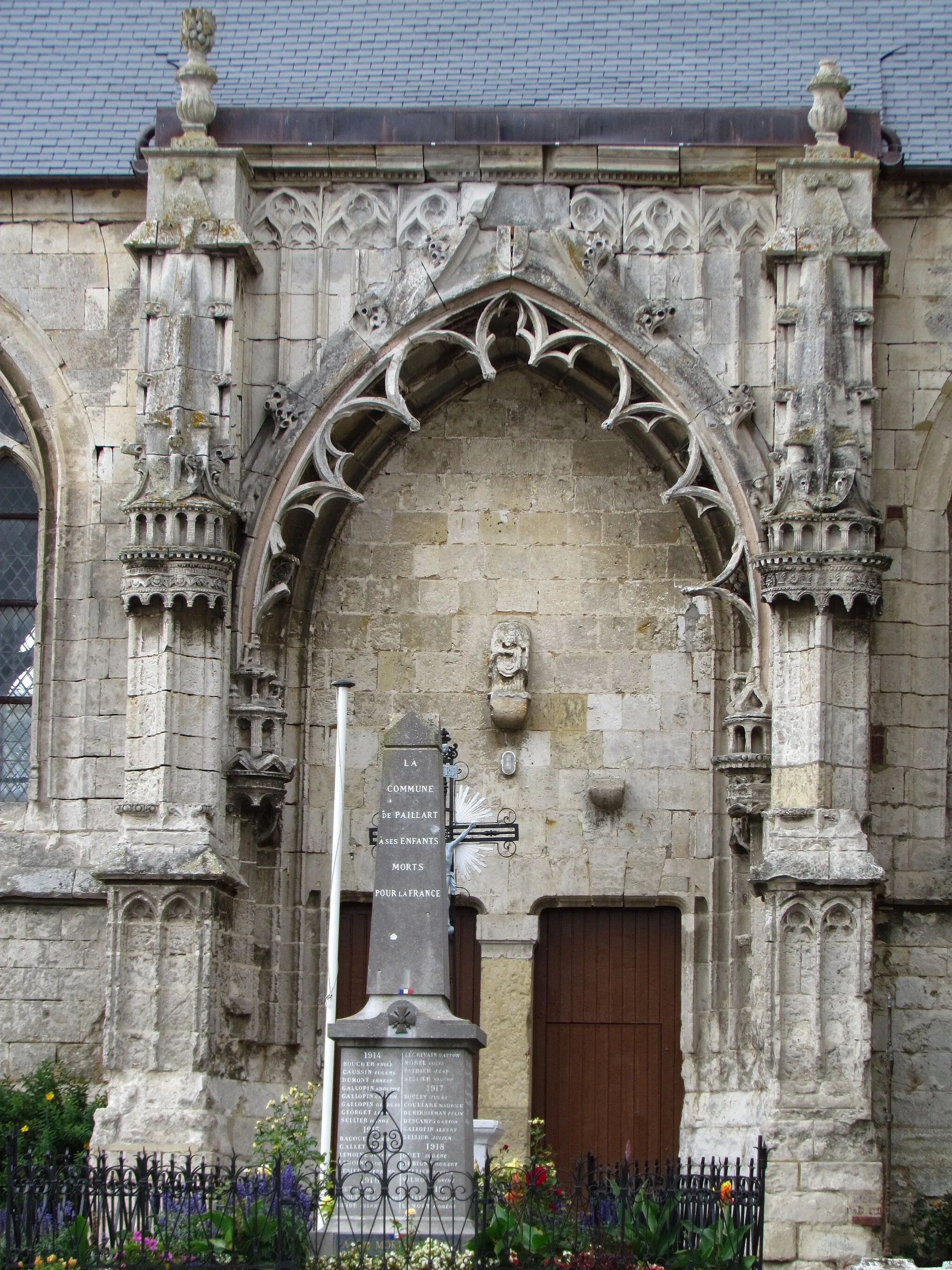 Photo showing: This building is indexed in the base Mérimée, a database of architectural heritage maintained by the French Ministry of Culture, under the reference PA00114983 .