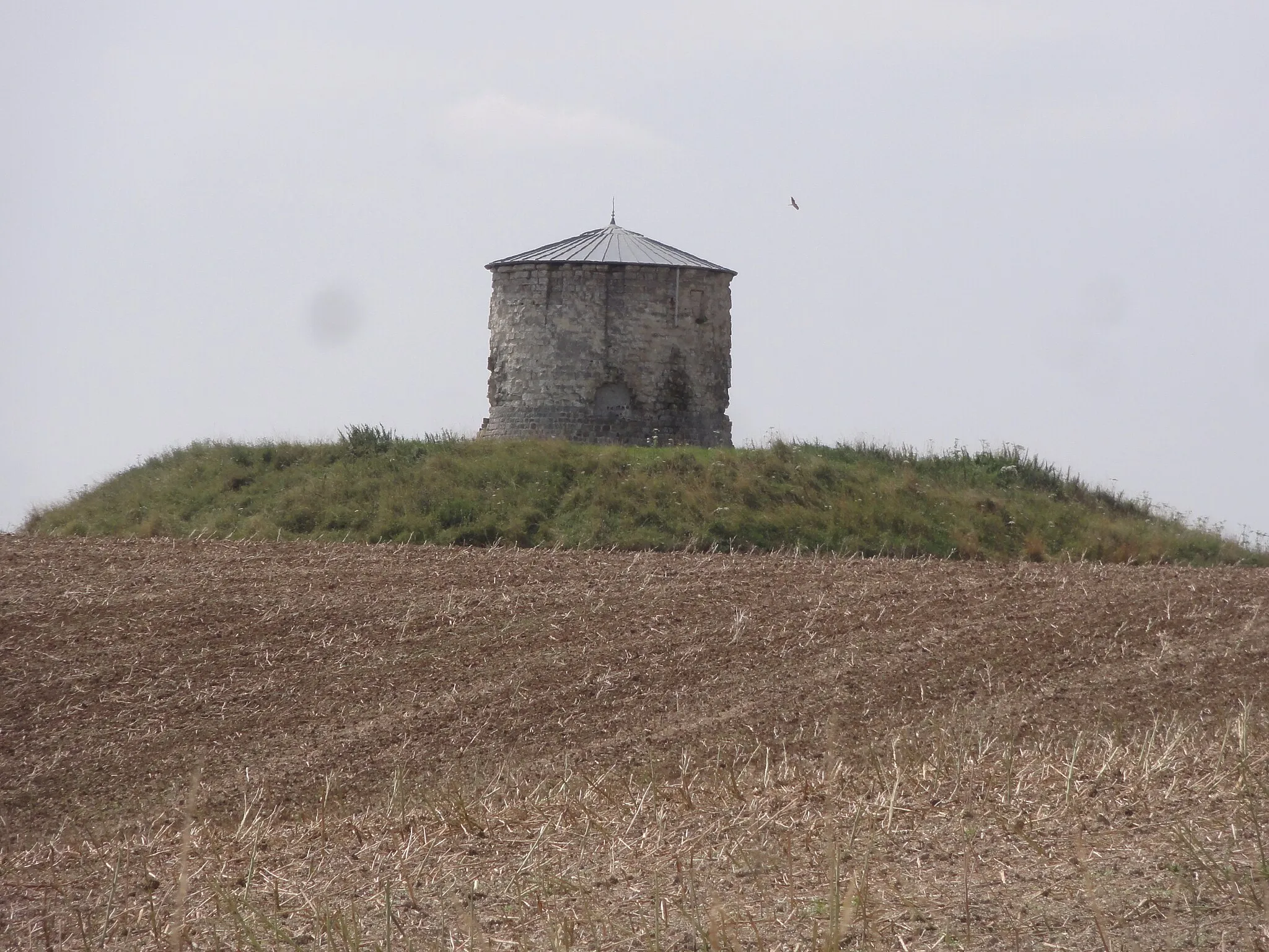 Photo showing: Beaurevoir (Aisne) tour de guet MH