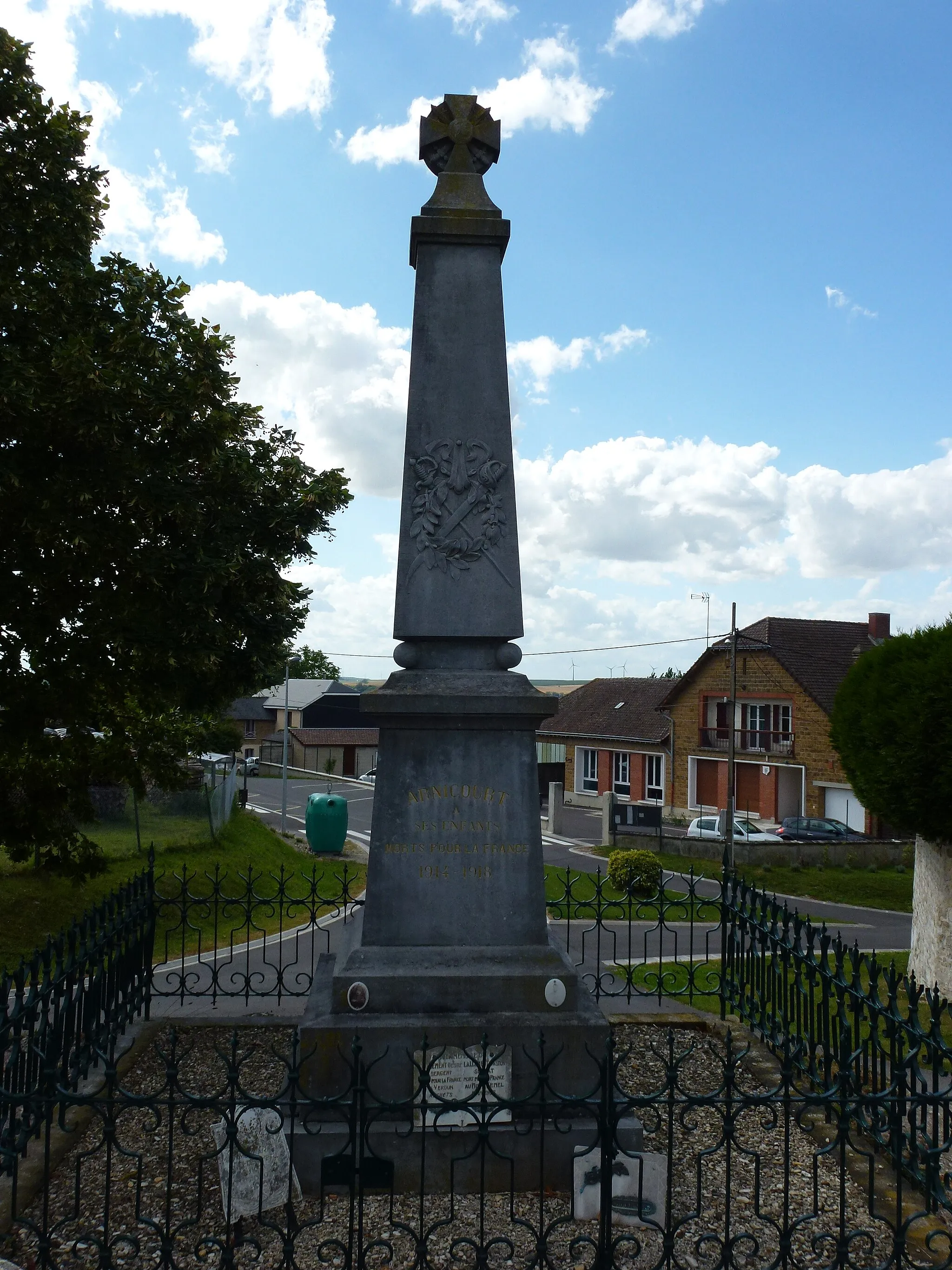 Photo showing: Arnicourt (Ardennes) monument aux morts