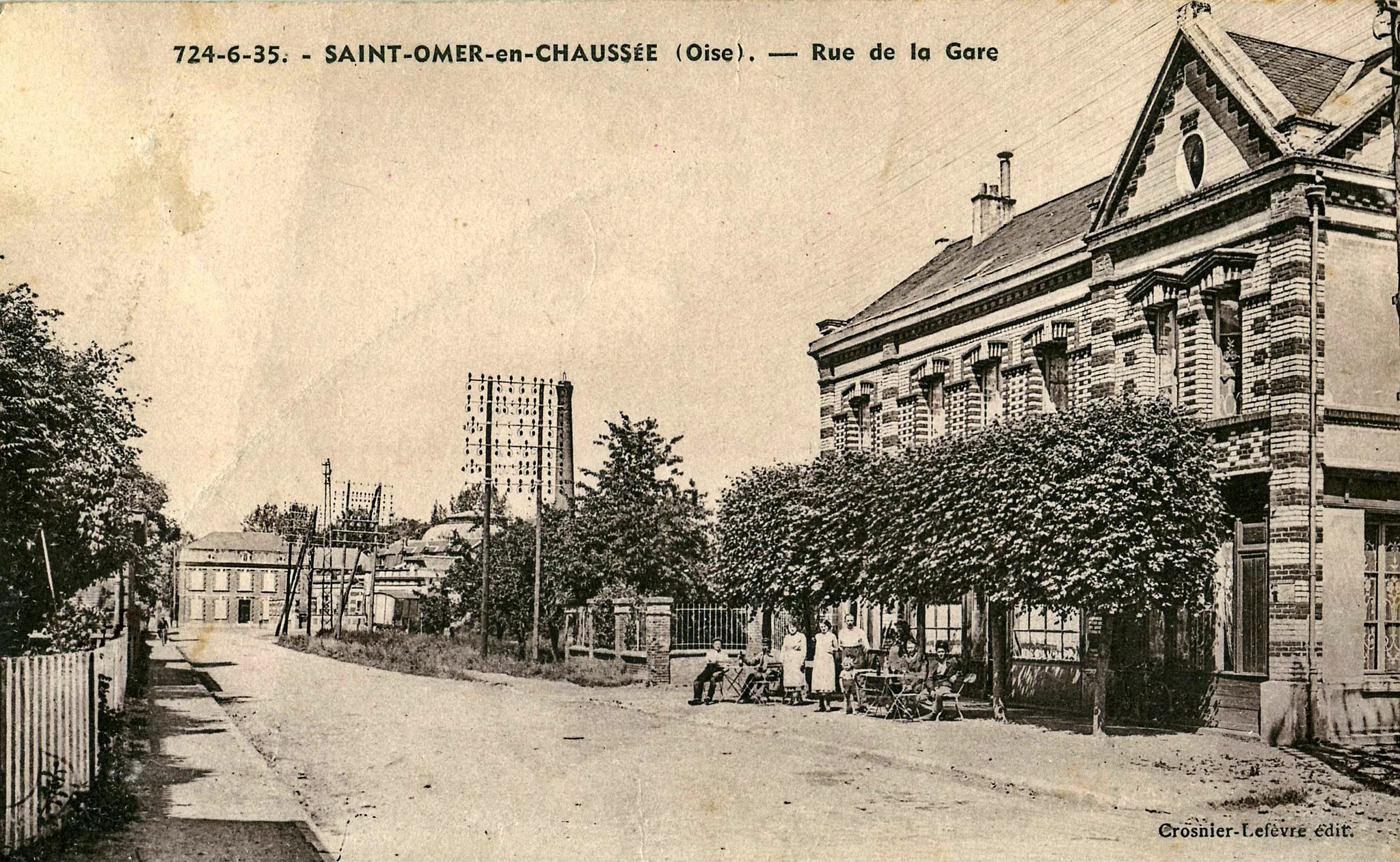 Photo showing: Carte postale ancienne éditée par Crosnier-Lefèvre, n°724-6-35 : SAINT-OMER-EN-CHAUSSEE - Rue de la Gare