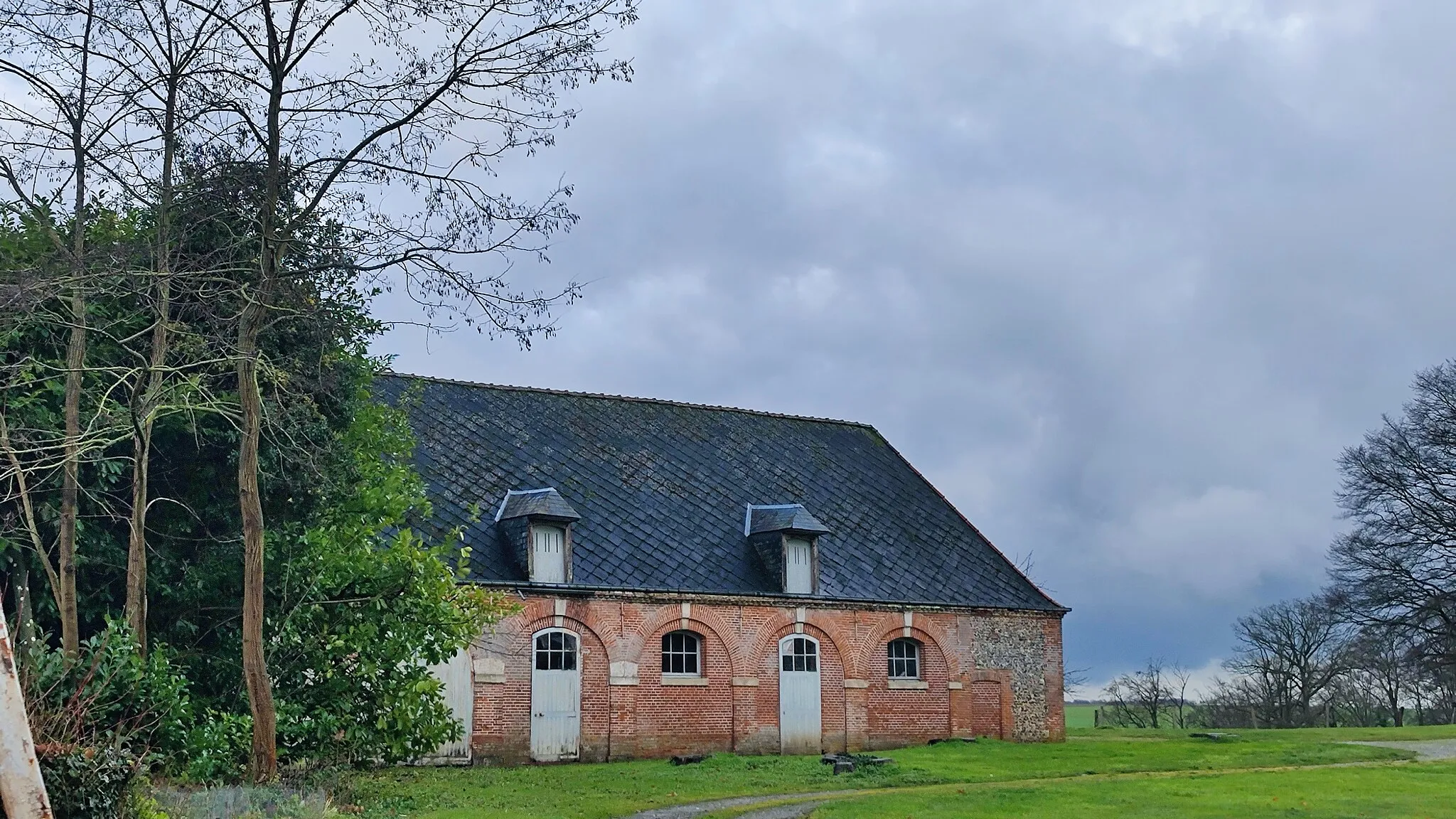 Photo showing: Fontaine-Lavagane - Communs du château