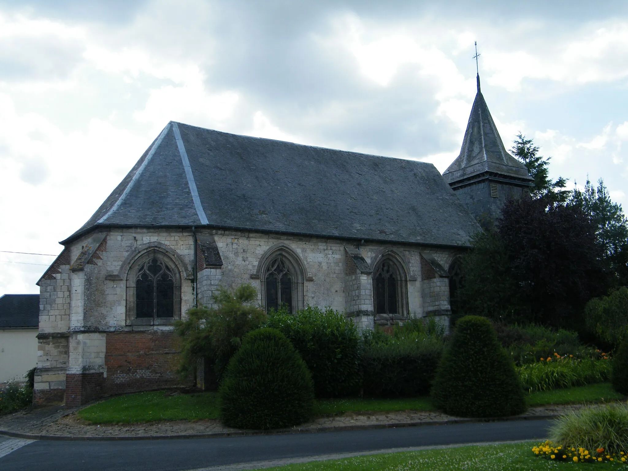 Photo showing: église Saint-Jean-Baptiste de Croixrault, Somme, France, côté nord.