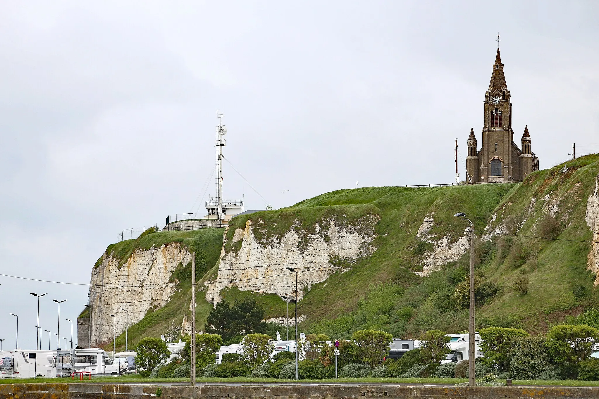 Photo showing: Notre-Dame-de-Bon-Secours chapel in Dieppe: The chapel was built in 1876 for sailors who died at sea. Today it is a parish church of Dieppe. Dieppe is a sea and fishing port in the Normandy region.
