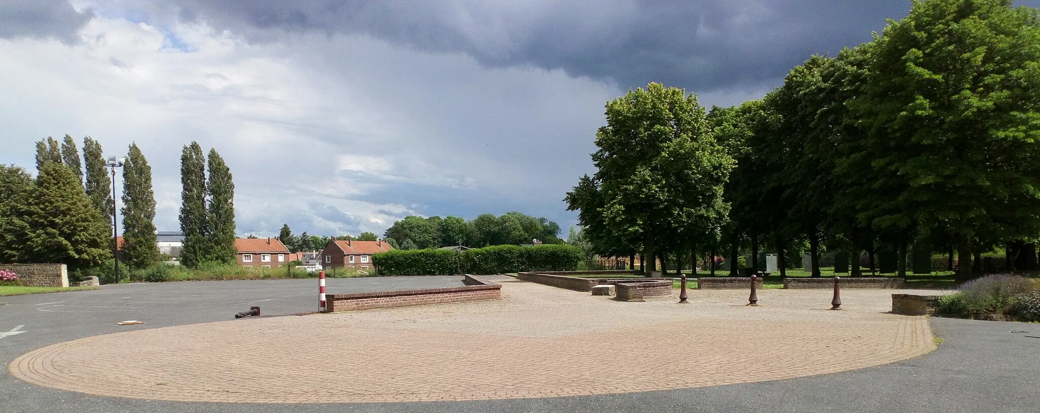 Photo showing: Château de Ham (Somme), marquage au sol de la tour de l'esplanade.