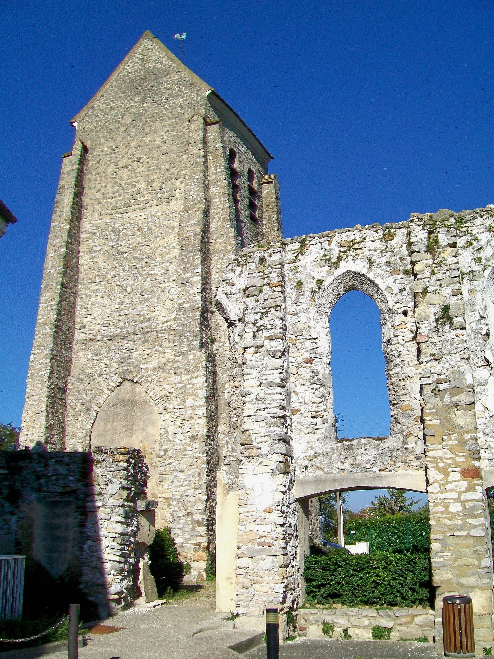Photo showing: Le clocher de l'église Saint-Léger.