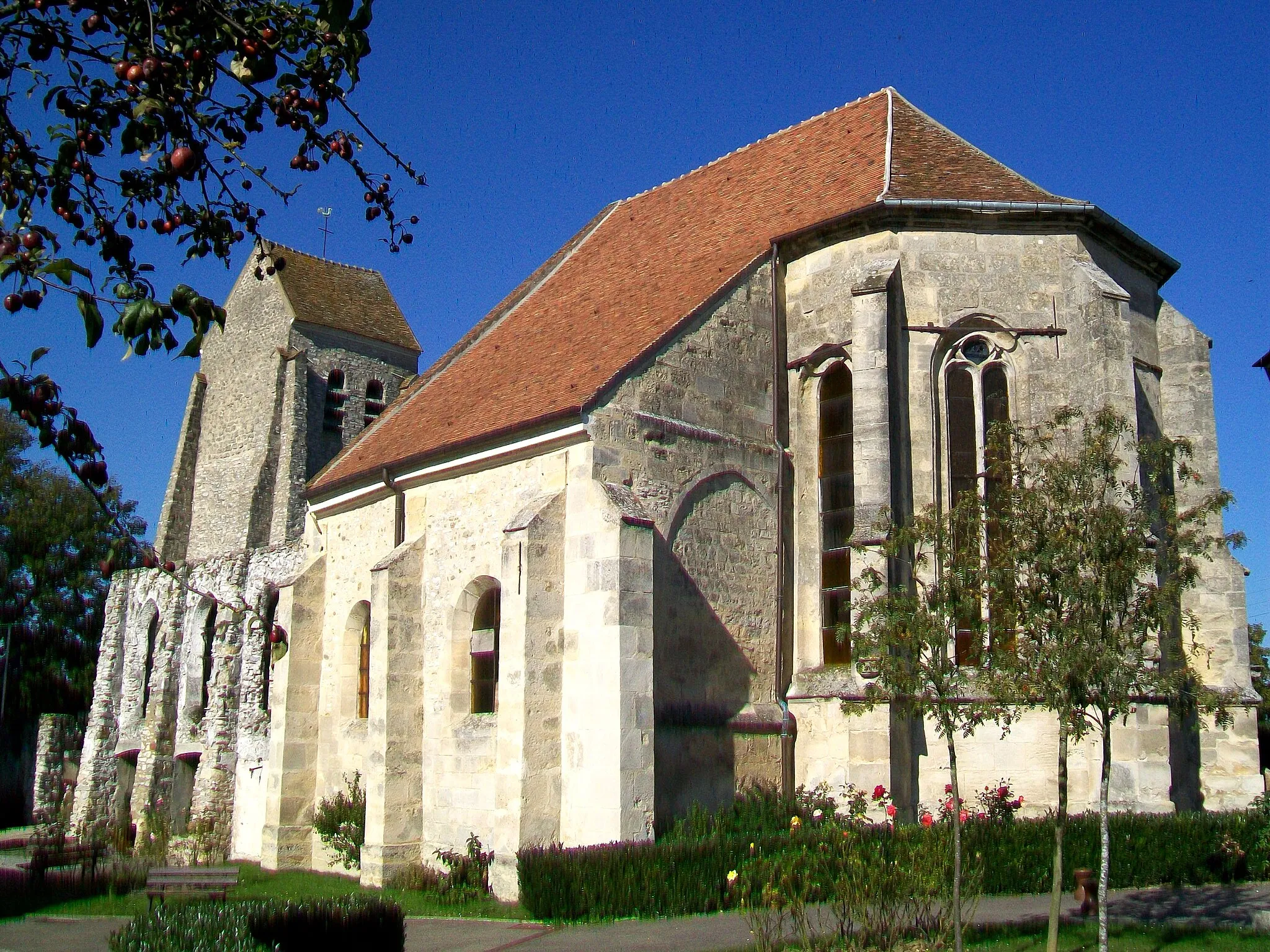 Photo showing: Vue d'ensemble de l'église Saint-Léger.