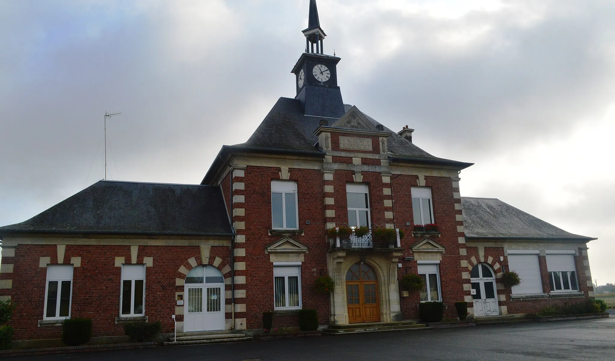 Photo showing: The Town Hall