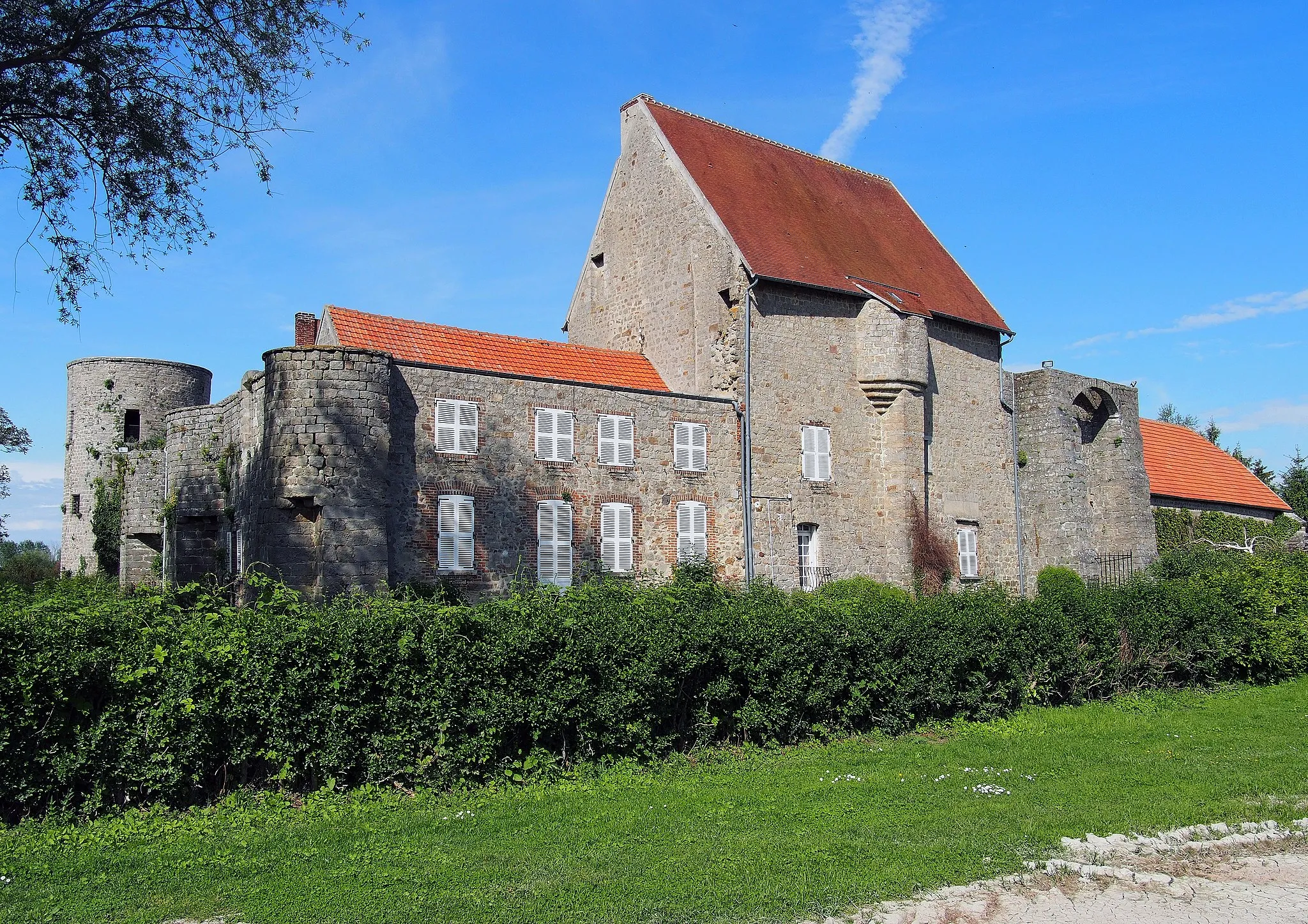 Photo showing: This building is inscrit au titre des monuments historiques de la France. It is indexed in the base Mérimée, a database of architectural heritage maintained by the French Ministry of Culture, under the reference PA00115513 .