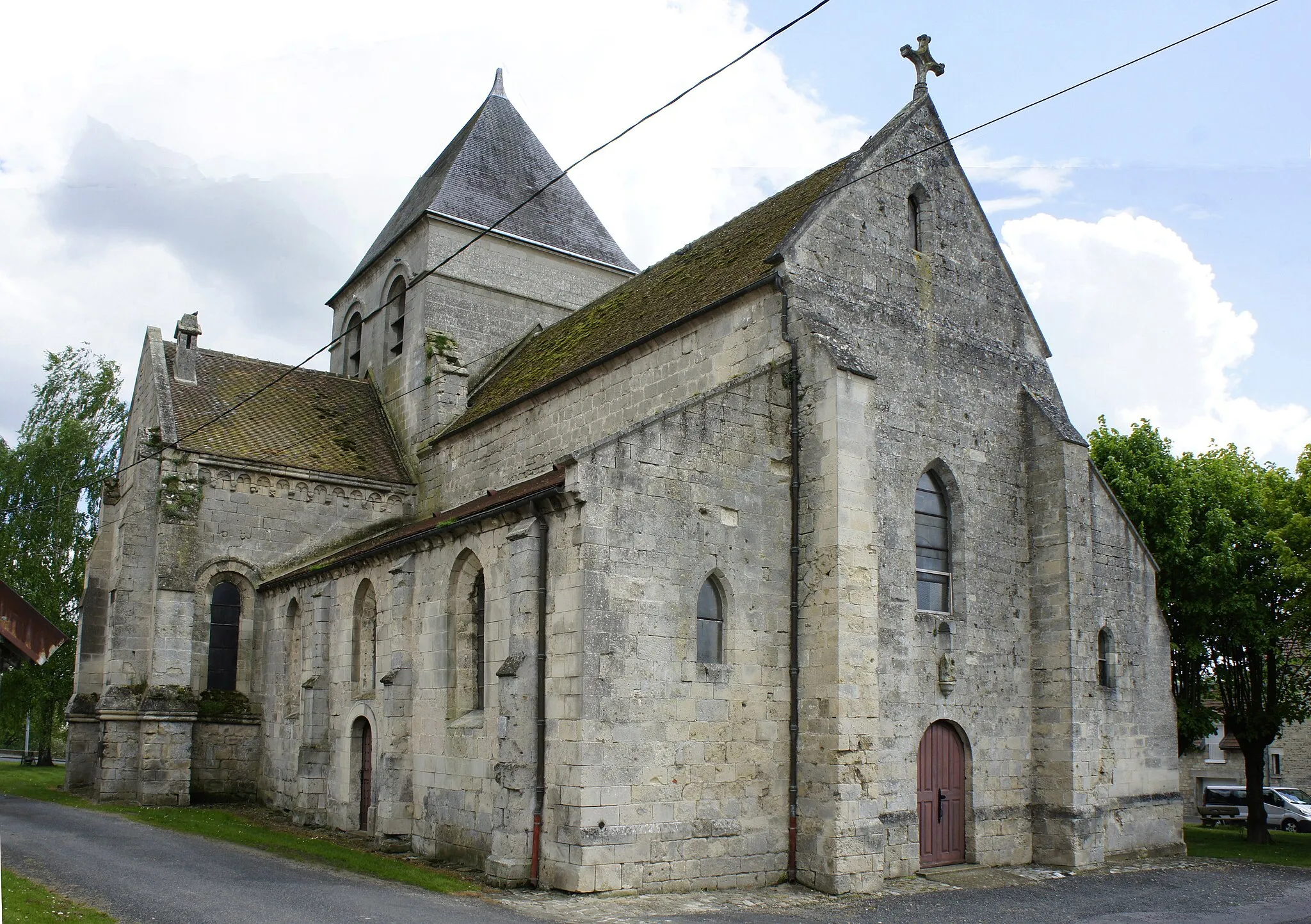 Photo showing: église Saint-Pierre de Bazoches.