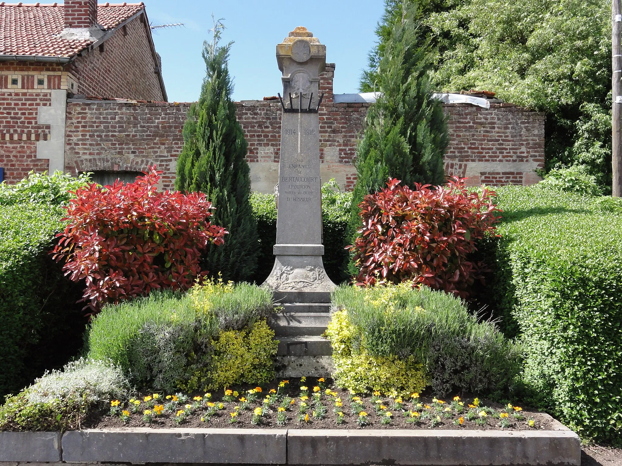 Photo showing: Bertaucourt-Epourdon (Aisne) monument aux morts