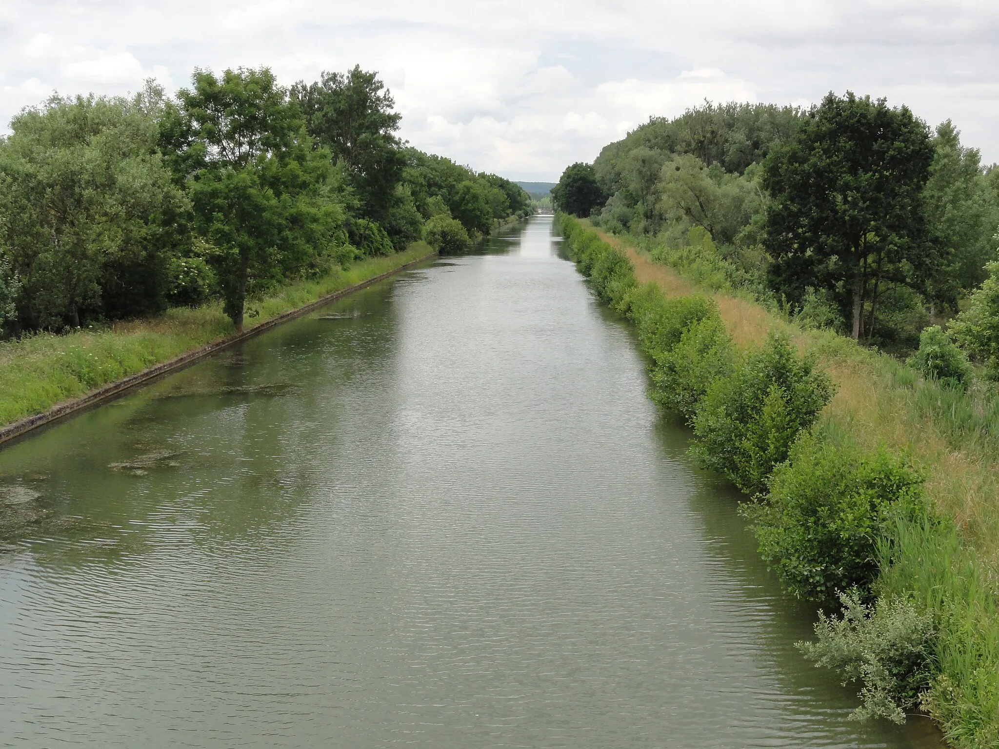 Photo showing: Bichancourt (Aisne) canal de l'Oise à l'Aisne