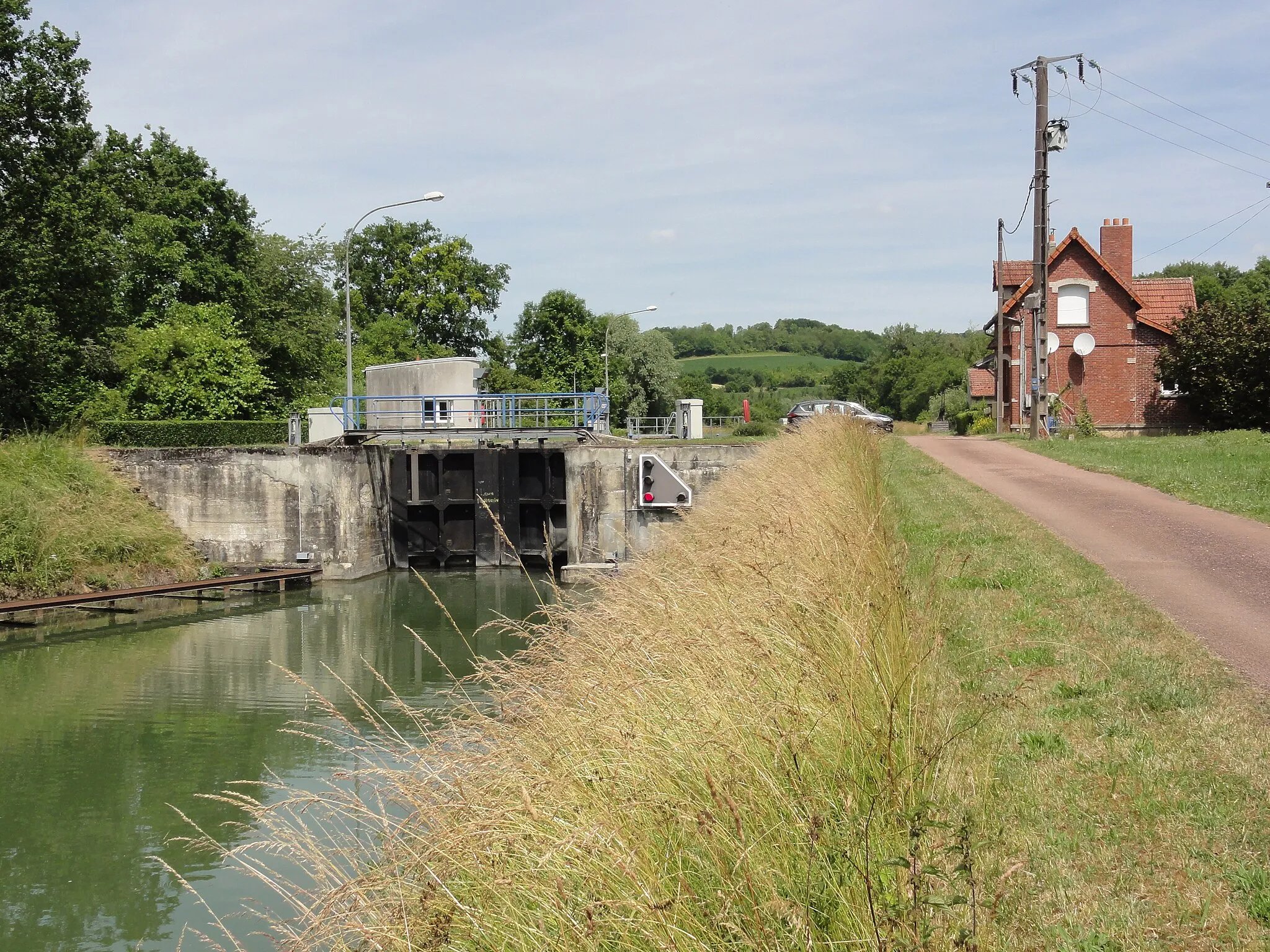 Photo showing: Braye-en-Laonnois (Aisne) Canal de l'Oise à l'Aisne, écluse nr 10 de Moulin-Brulé