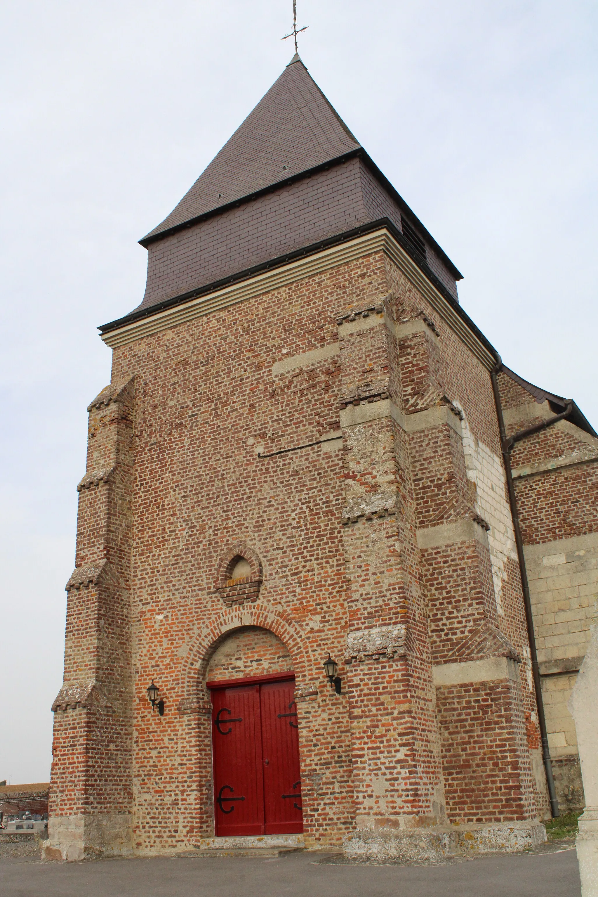 Photo showing: Le donjon de l'église.