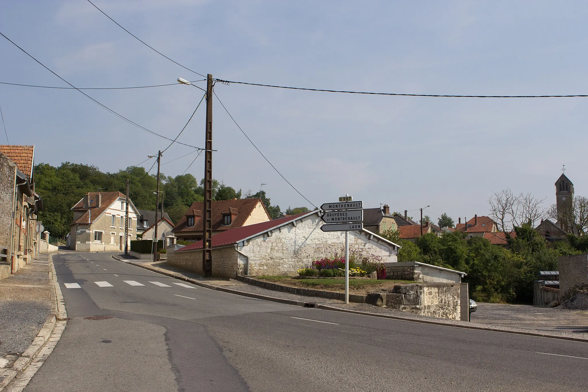 Photo showing: Vue de Chamouille, Aisne, France  / (centre ville, rue de Laon, en direction de Monthenault)