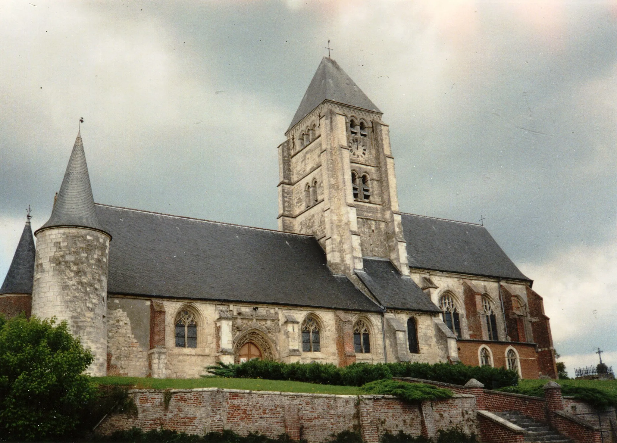 Photo showing: Église Saint-Martin de Chaourse en 1991