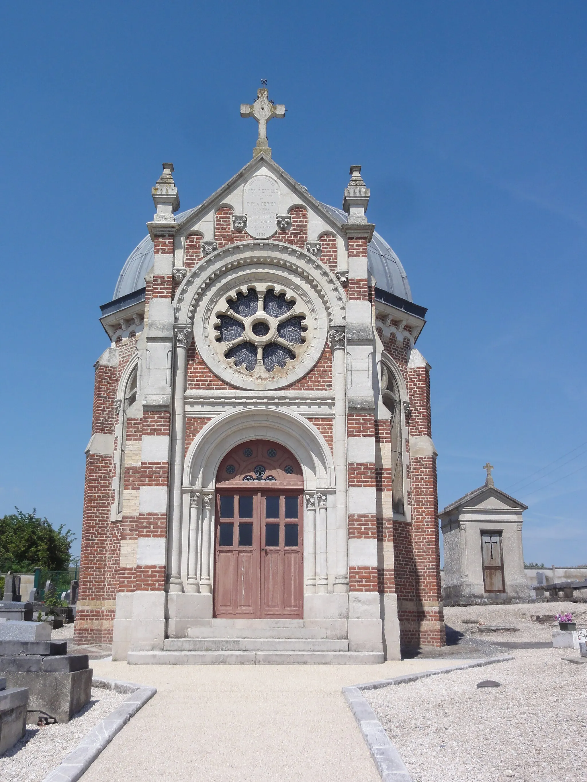 Photo showing: Chevresis-Monceau (Aisne) chapelle St.Frédéric au cimetière