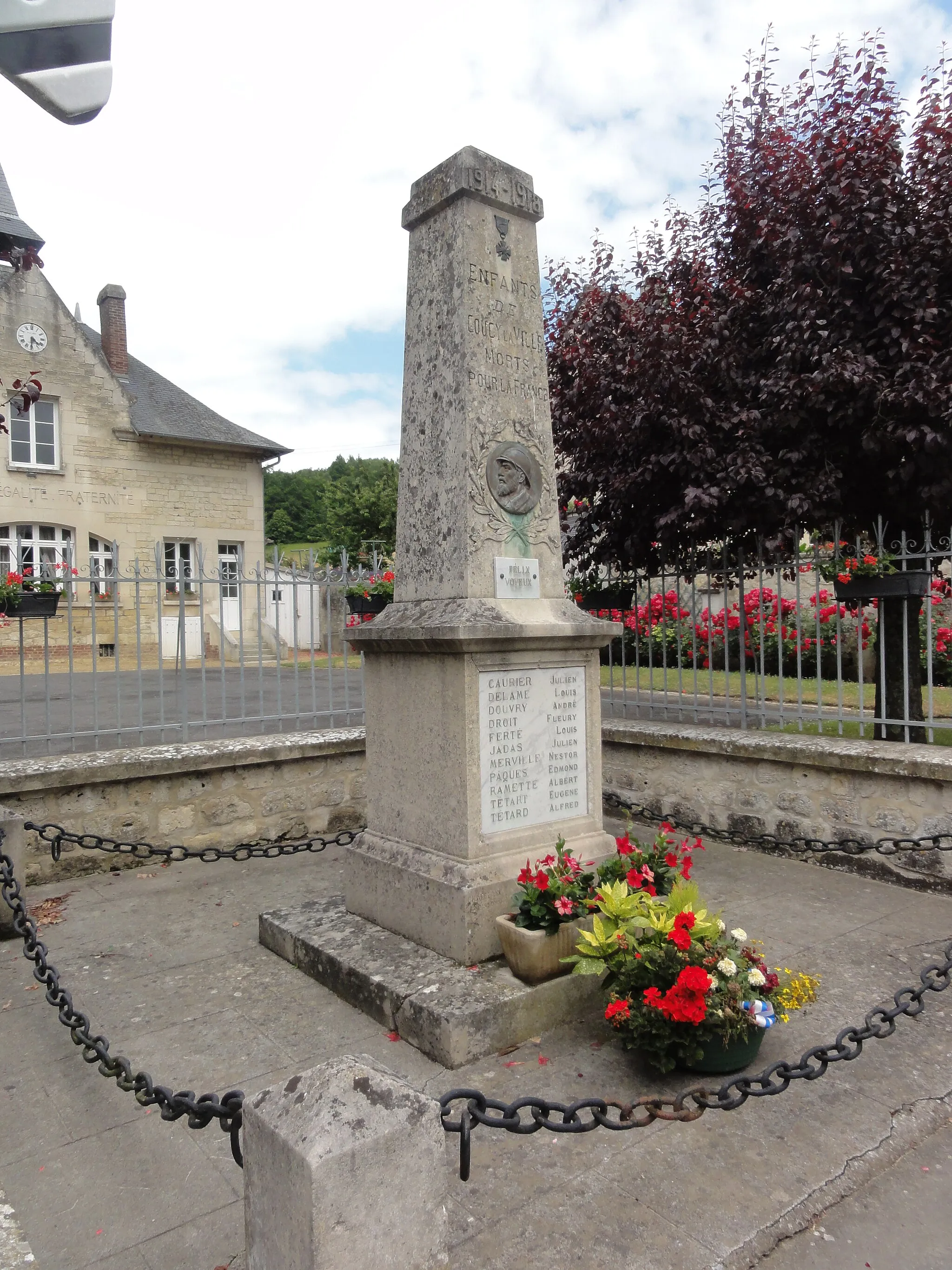 Photo showing: Coucy-la-Ville (Aisne) monument aux morts