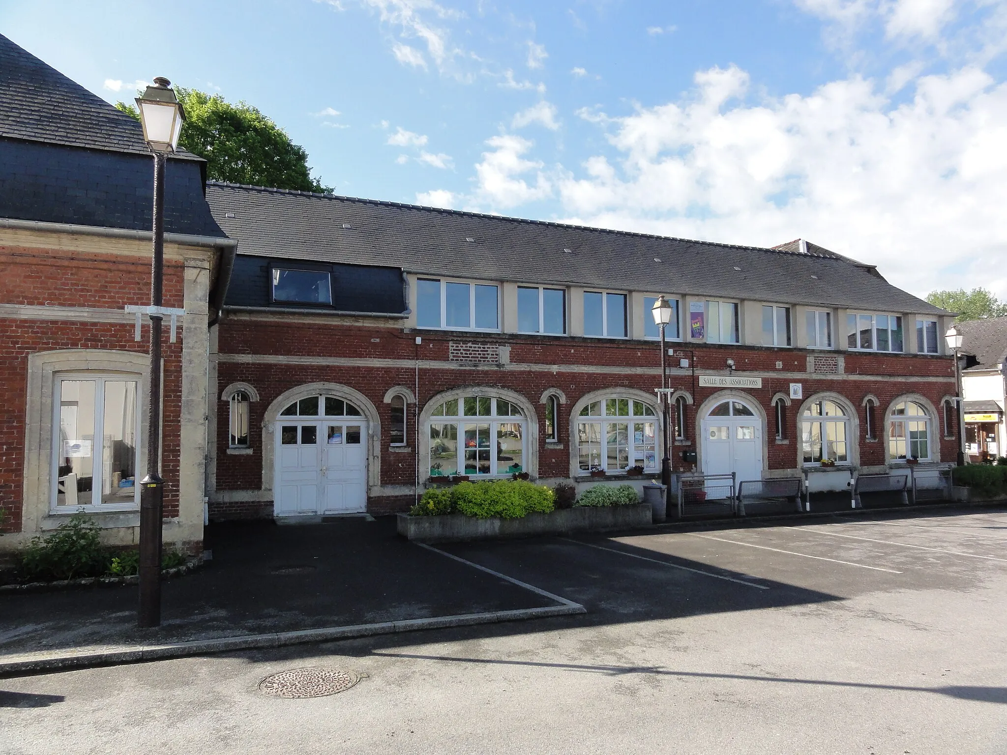 Photo showing: Crépy (Aisne) salle des associations