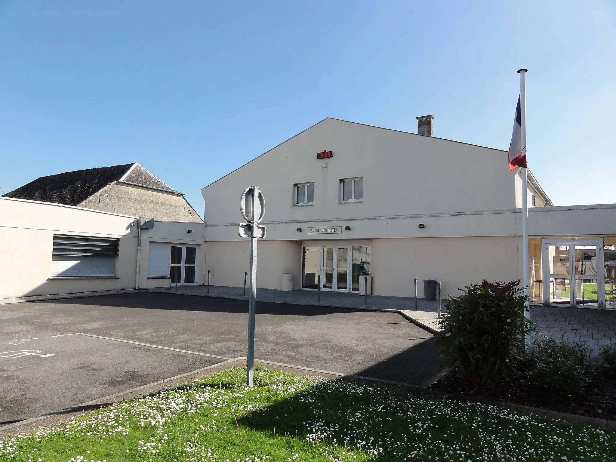 Photo showing: Crépy (Aisne) salle des fêtes