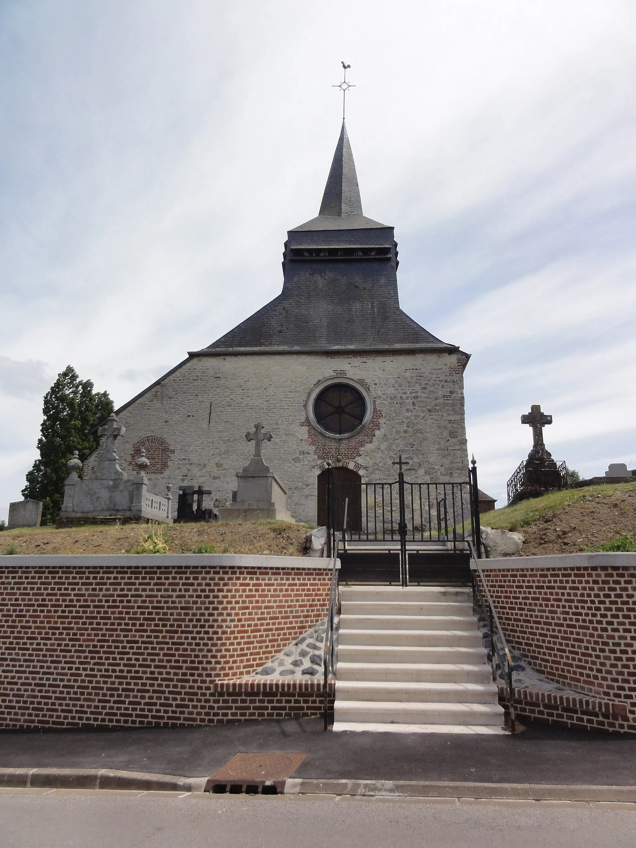 Photo showing: Dagny-Lambercy (Aisne) église, façade entree, escalier devant