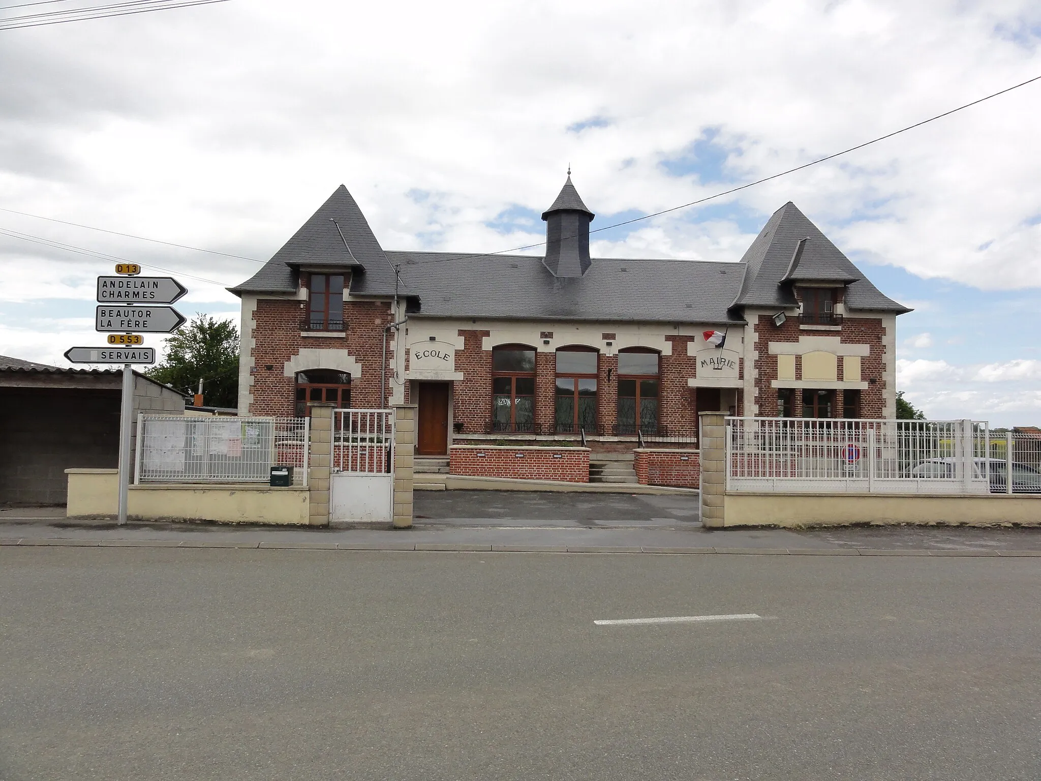 Photo showing: Deuillet (Aisne) mairie - école