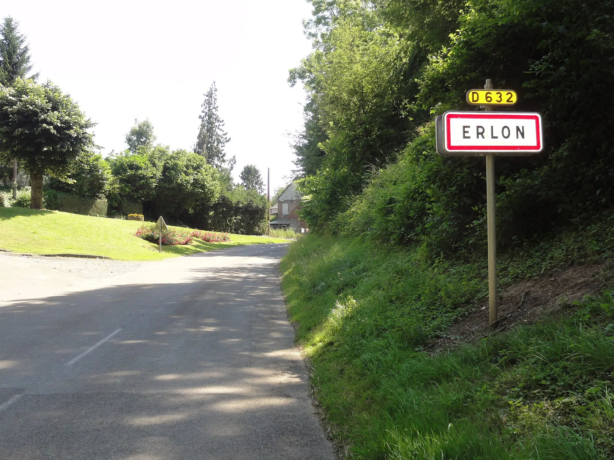 Photo showing: Erlon (Aisne) city limit sign