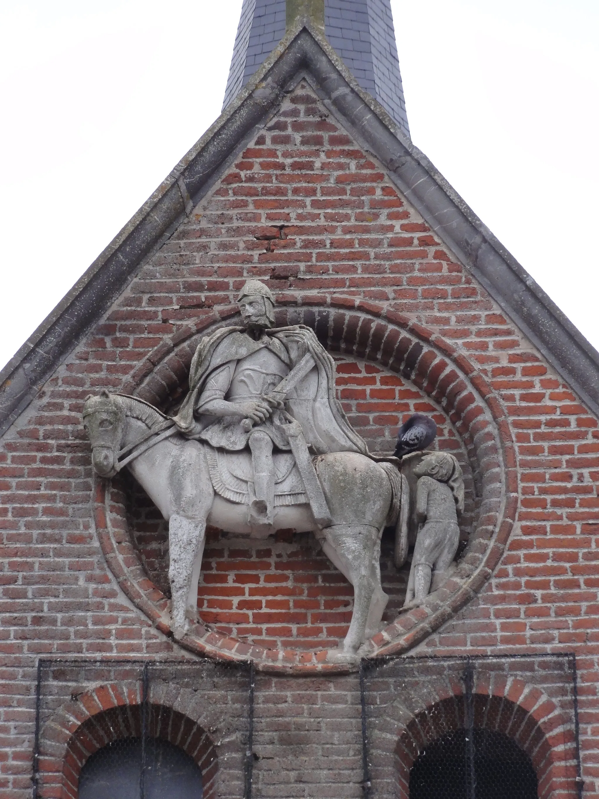 Photo showing: Étréaupont (Aisne) Église Saint-Martin, statue Saint Martin sur la façade