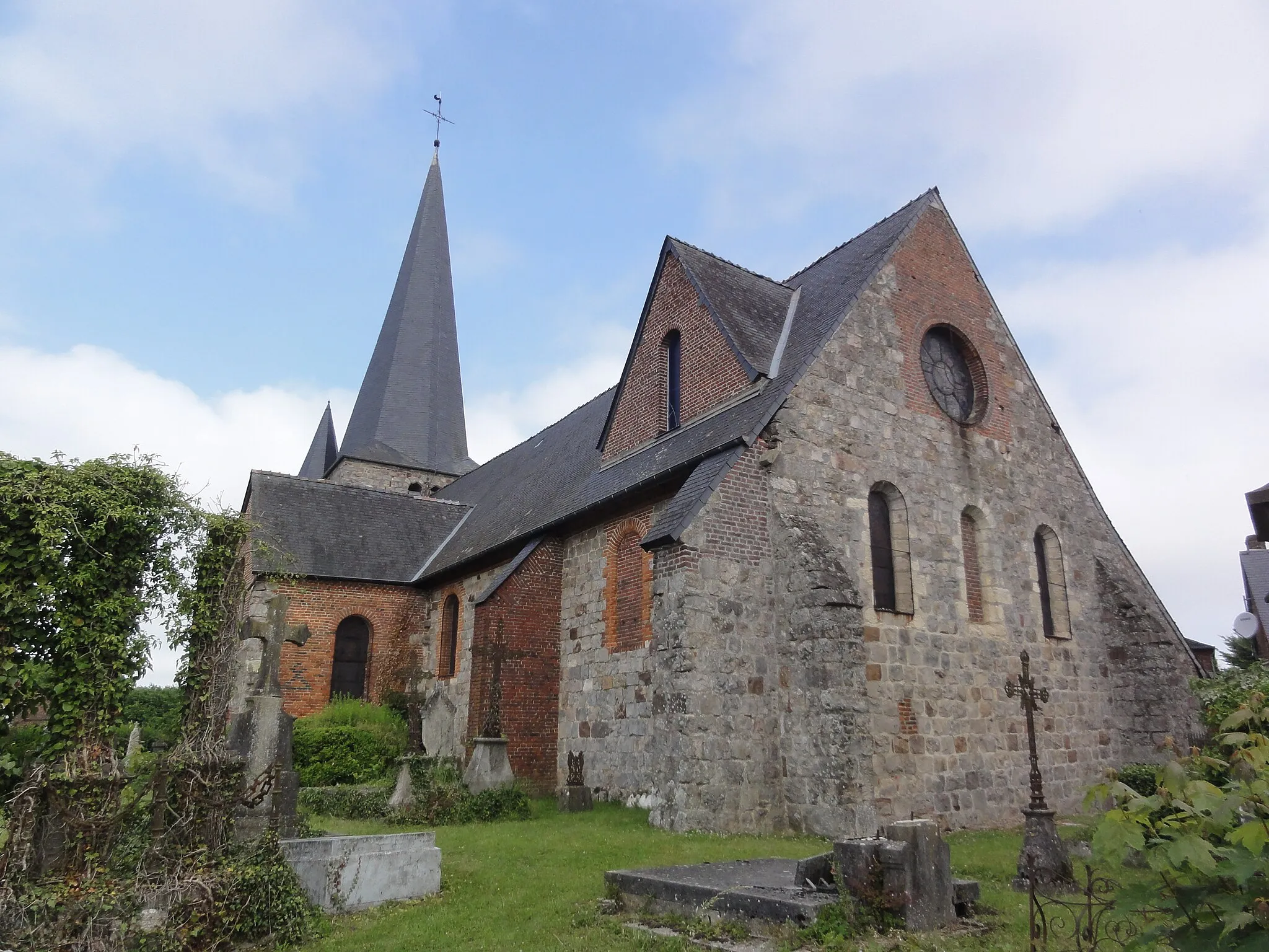 Photo showing: Fontaine-lès-Vervins (Aisne), église chevet, angle su-est
