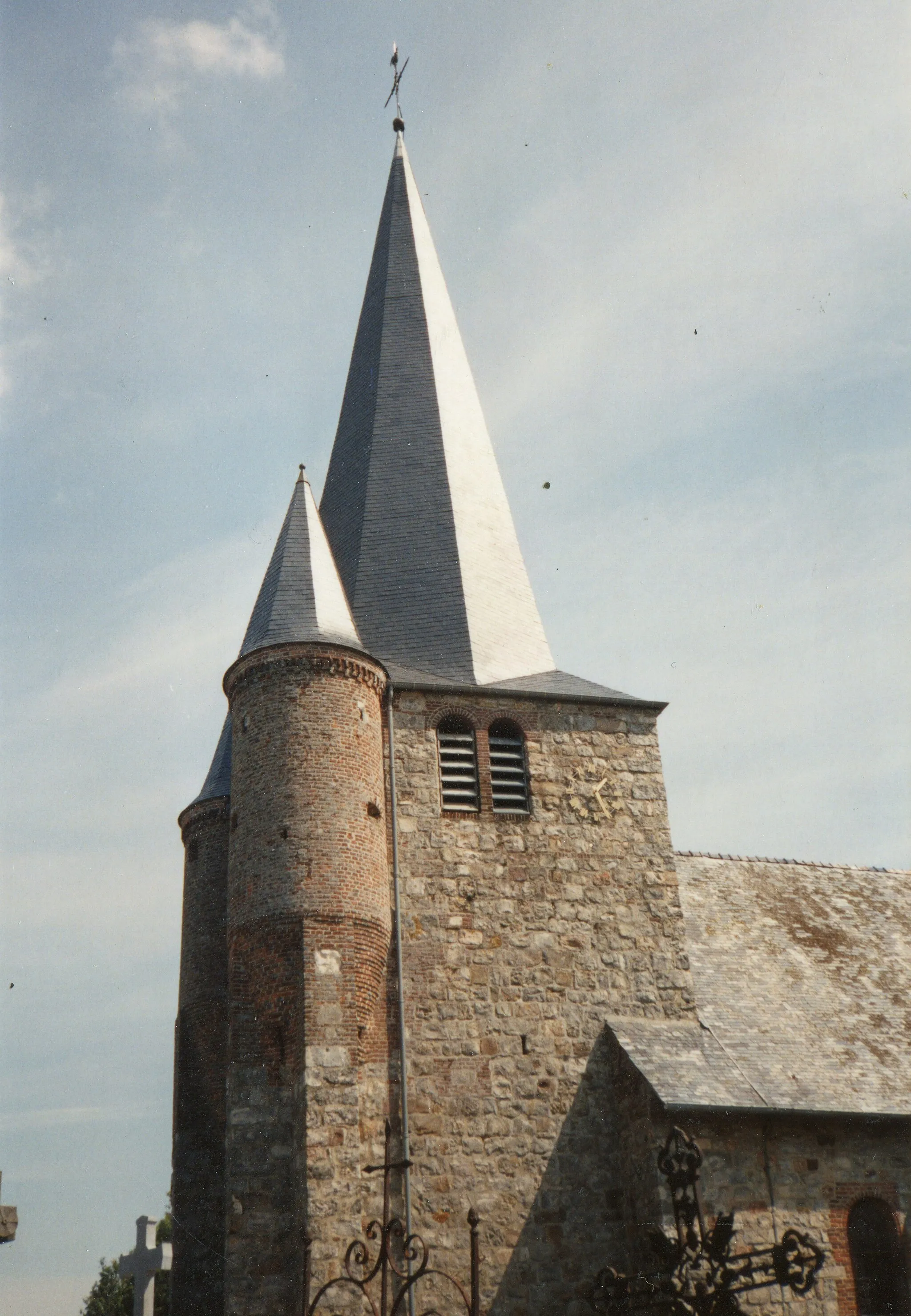Photo showing: Église Saint-Martin de Fontaine-lès-Vervins en1991