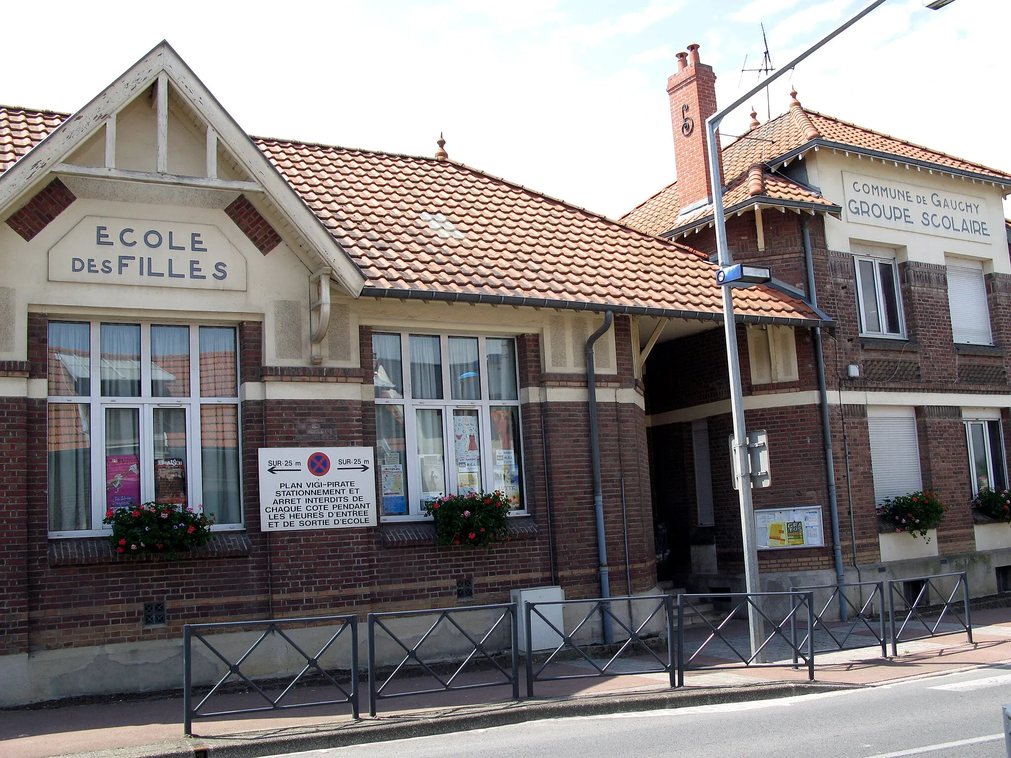 Photo showing: Gauchy (Aisne, France) -

L'école primaire Jules Ferry, de la rue Paul Langevin.