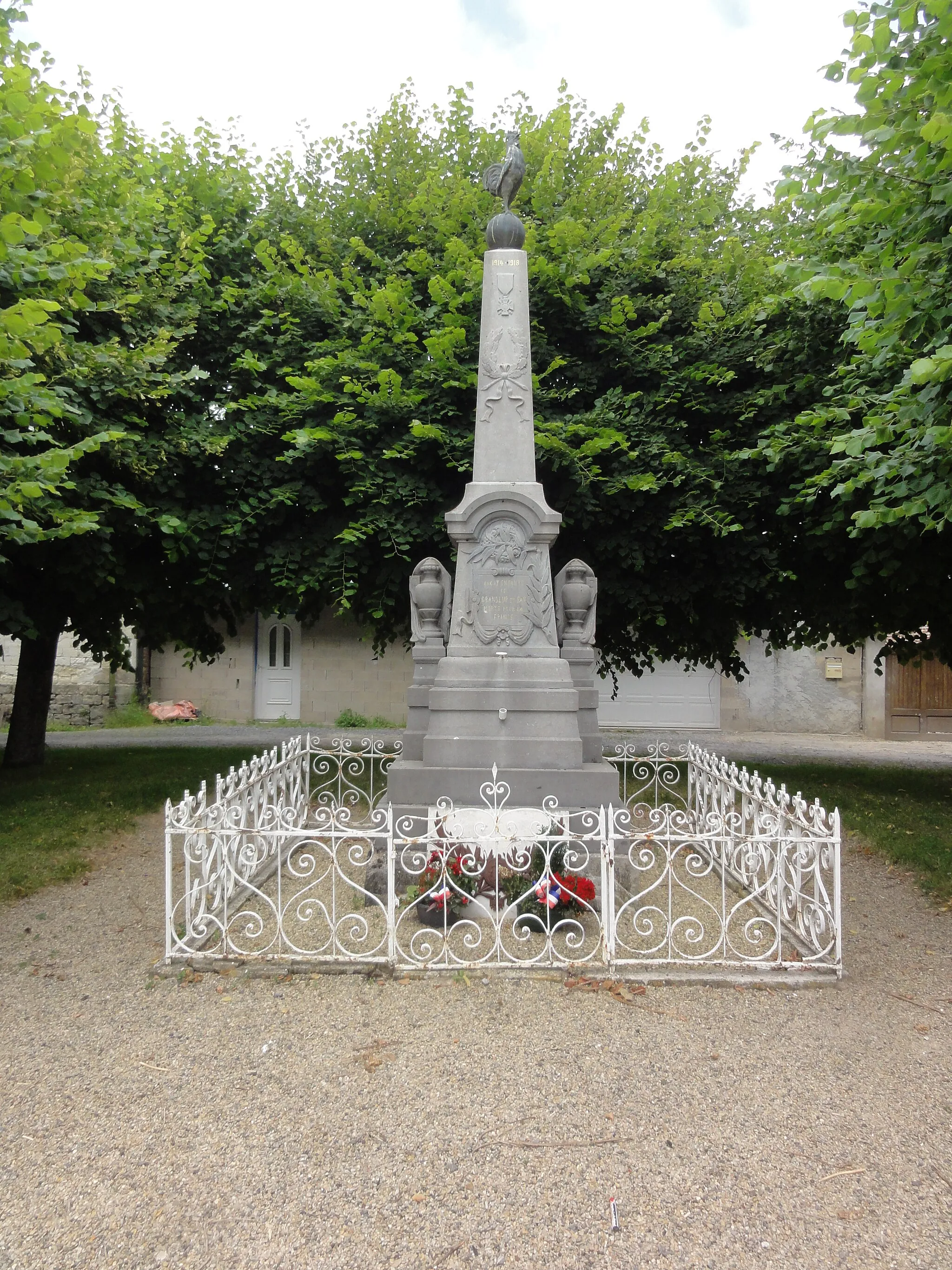 Photo showing: Grandlup-et-Fay (Aisne) monument aux morts