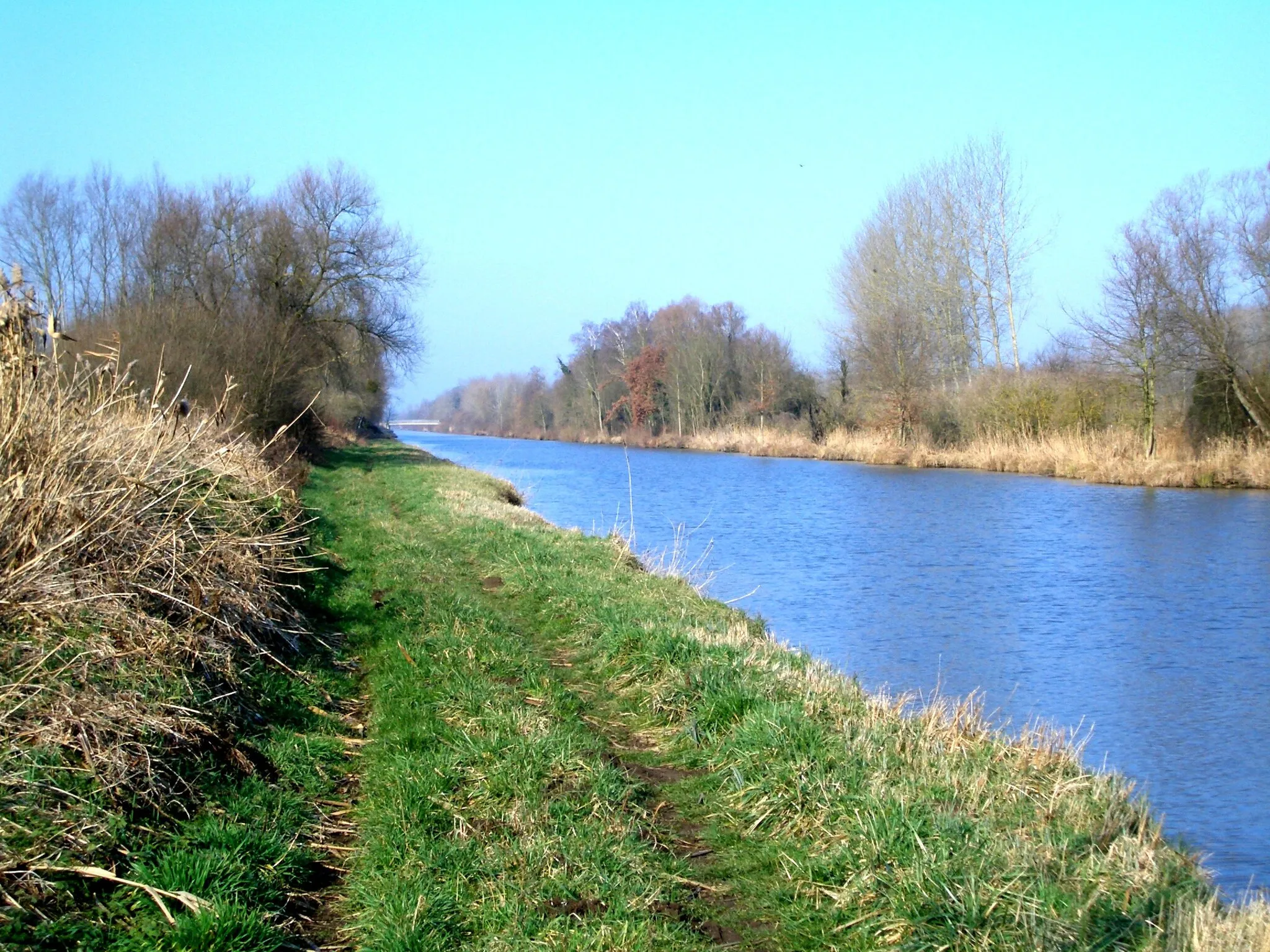 Photo showing: Guny's Oise to Aisne canal.