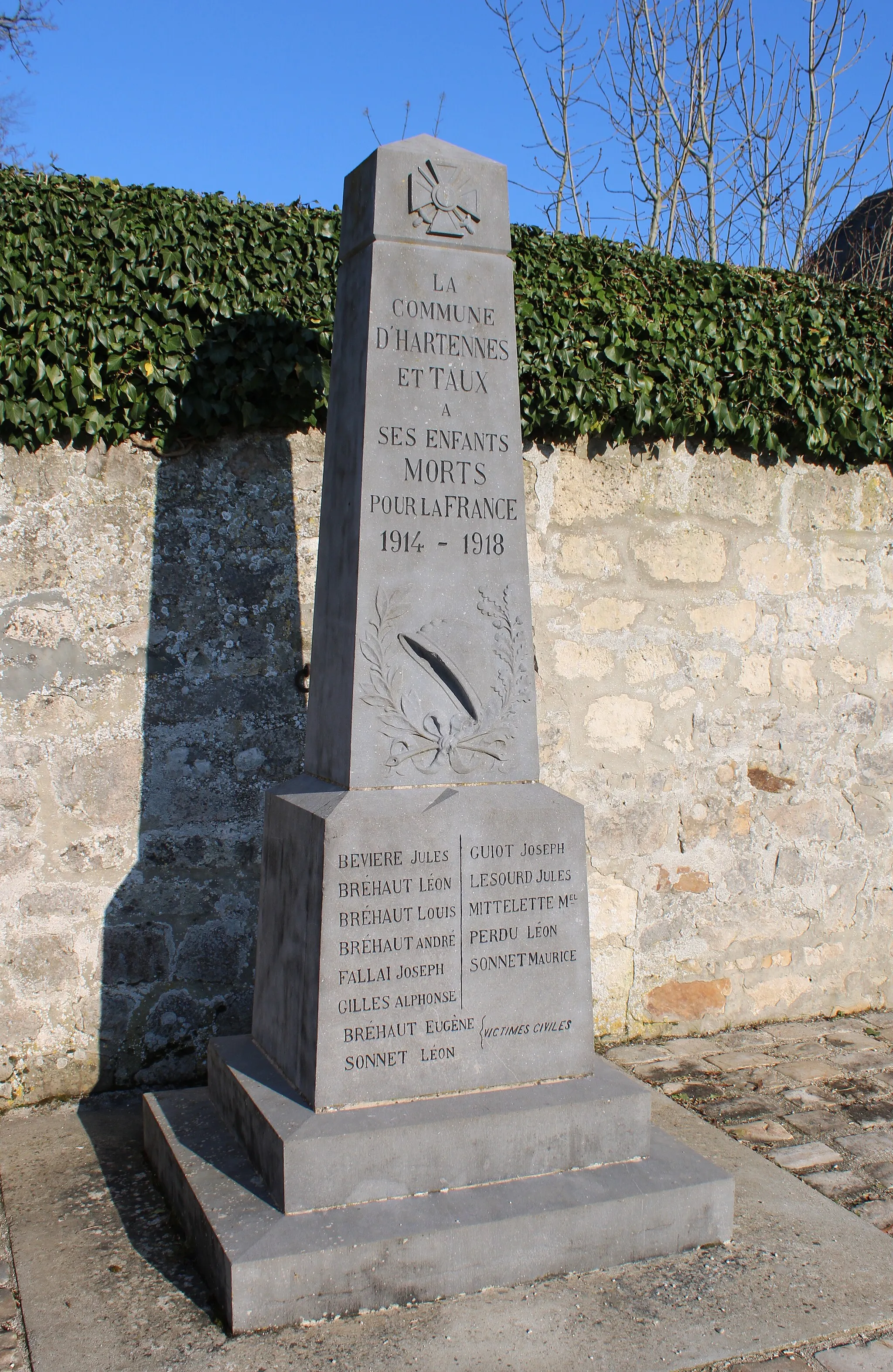 Photo showing: Le monument aux morts