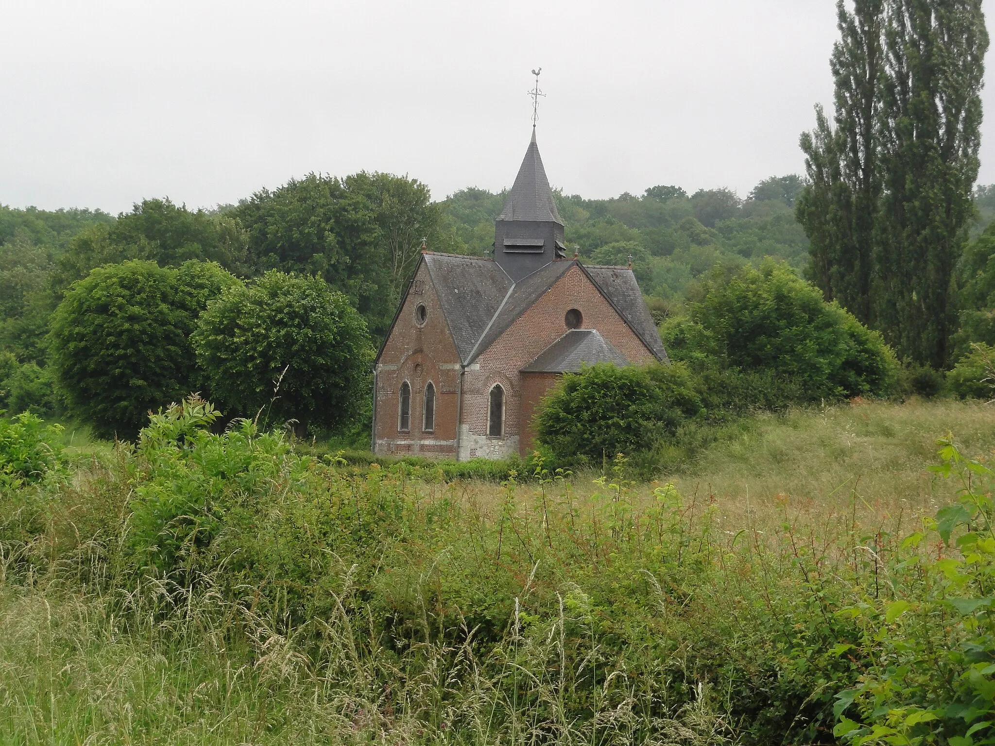 Photo showing: La Bouteille (Aisne), au lieu-dit de Floigny, en souvenir de l'abbaye de Floigny, la chapelle dans le paysage