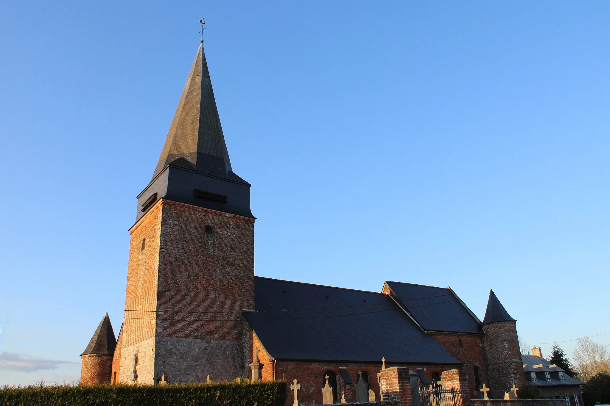 Photo showing: L'église fortifiée.