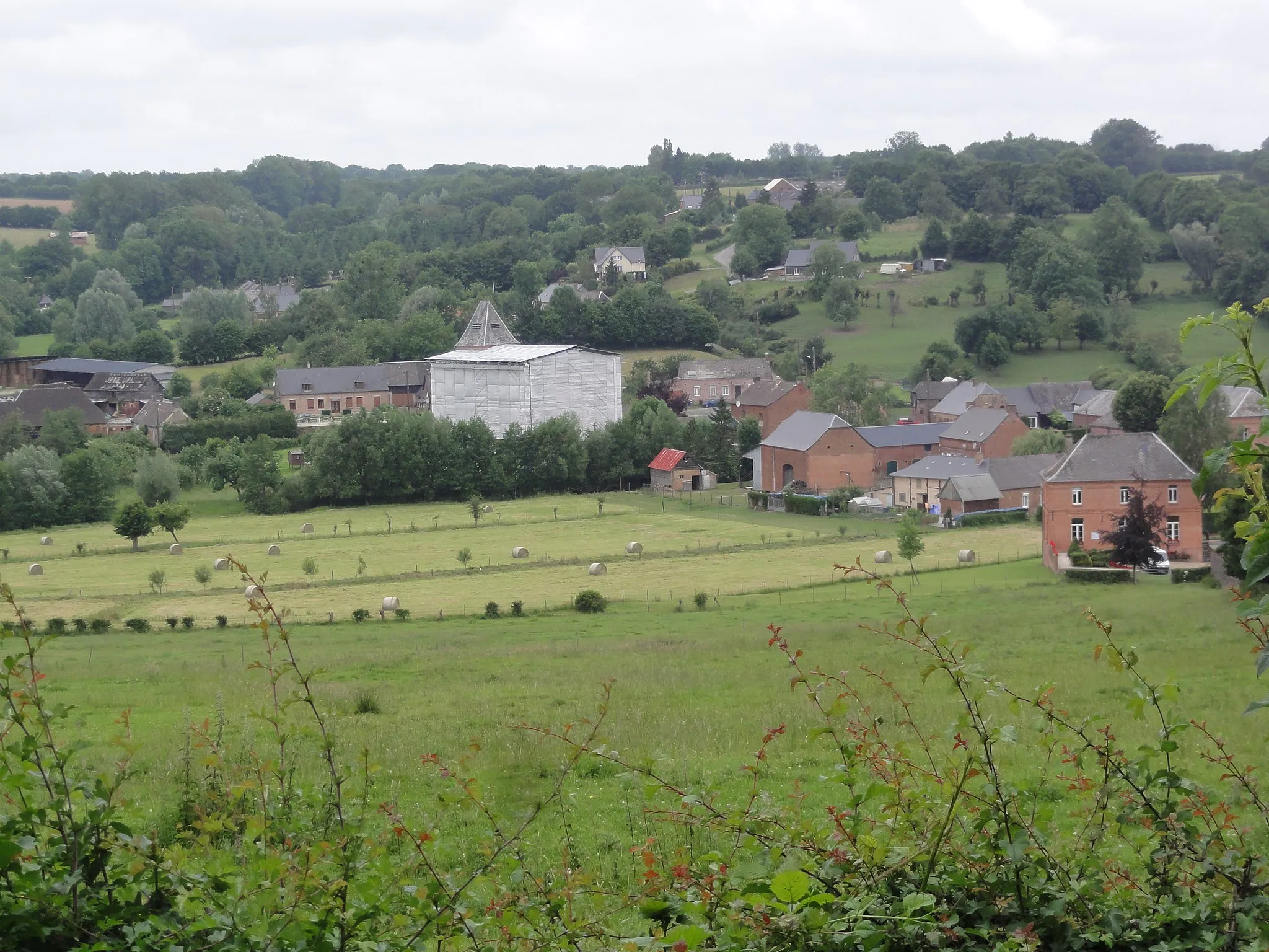 Photo showing: Lerzy (Aisne) vue du village en 2014 (avec église brulée)