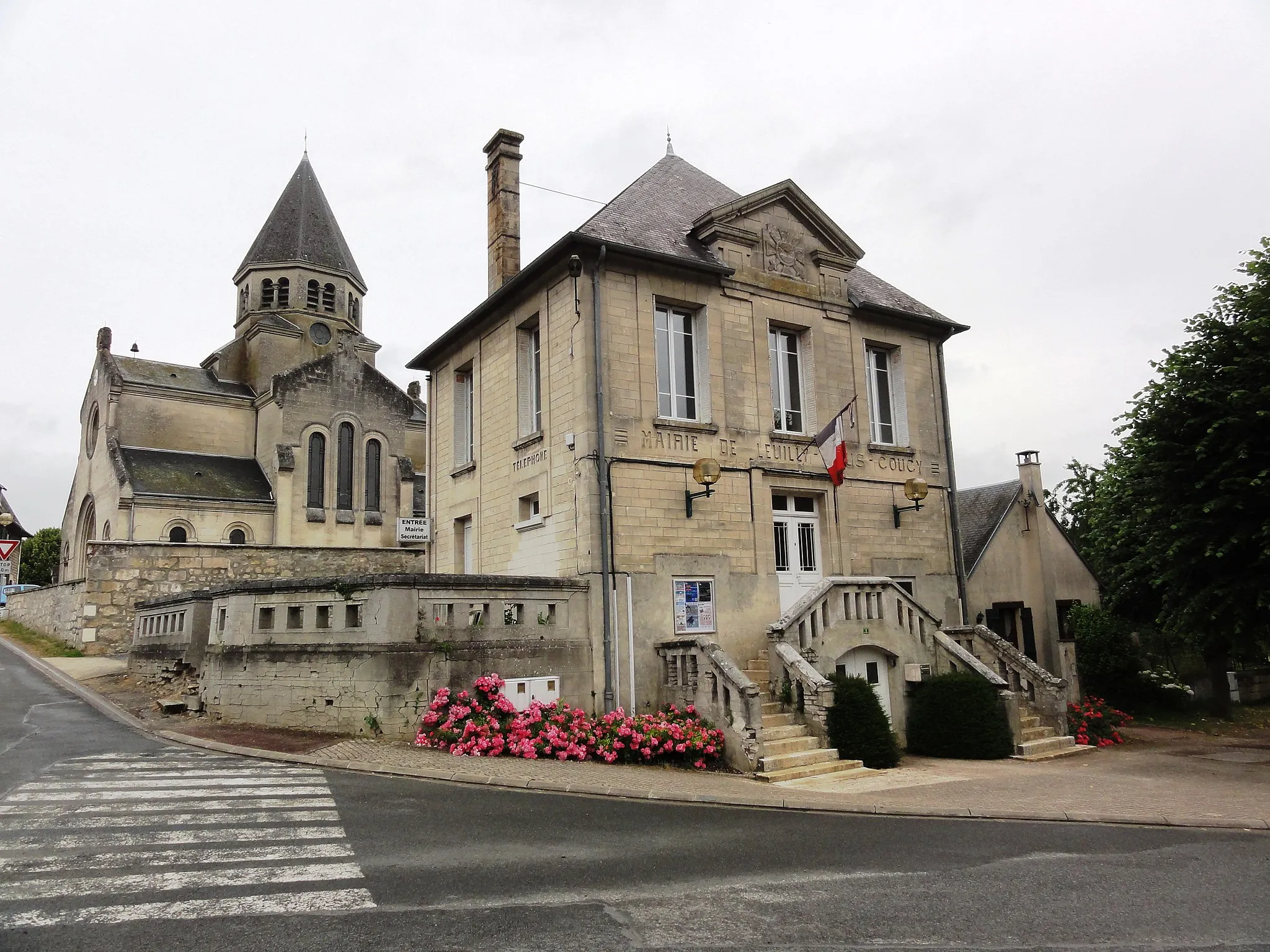 Photo showing: Leuilly-sous-Coucy (Aisne) mairie et église