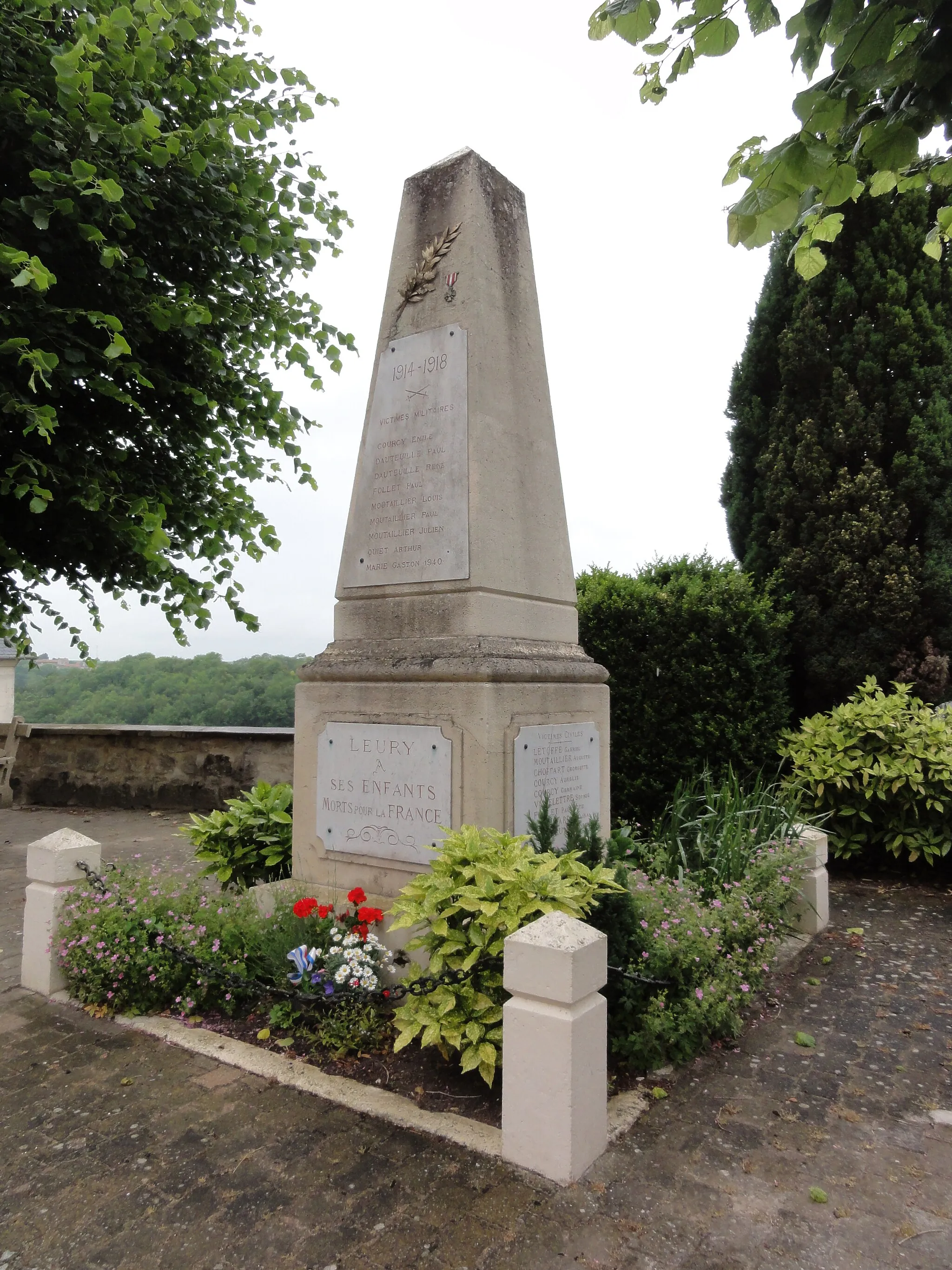 Photo showing: Leury (Aisne) monument aux morts