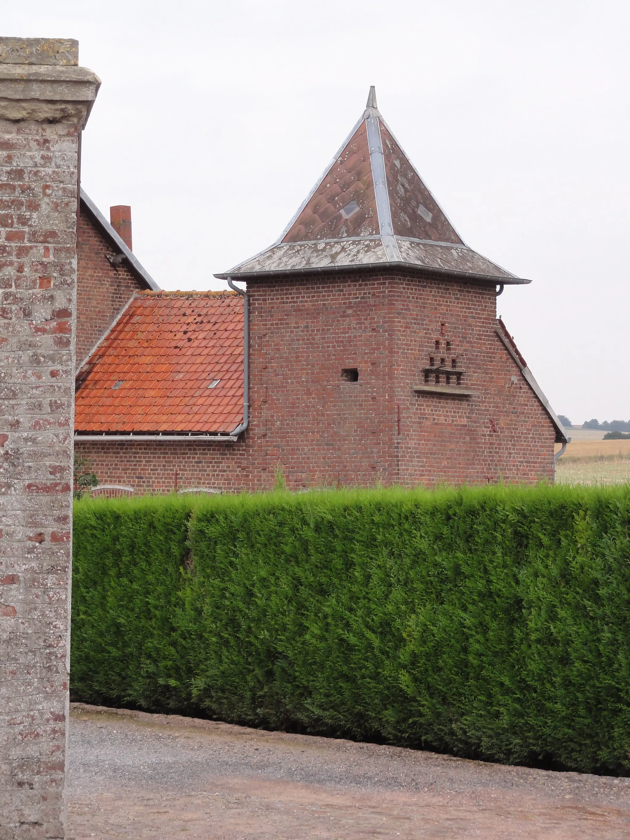 Photo showing: Levergies (Aisne) tour pigeonnier