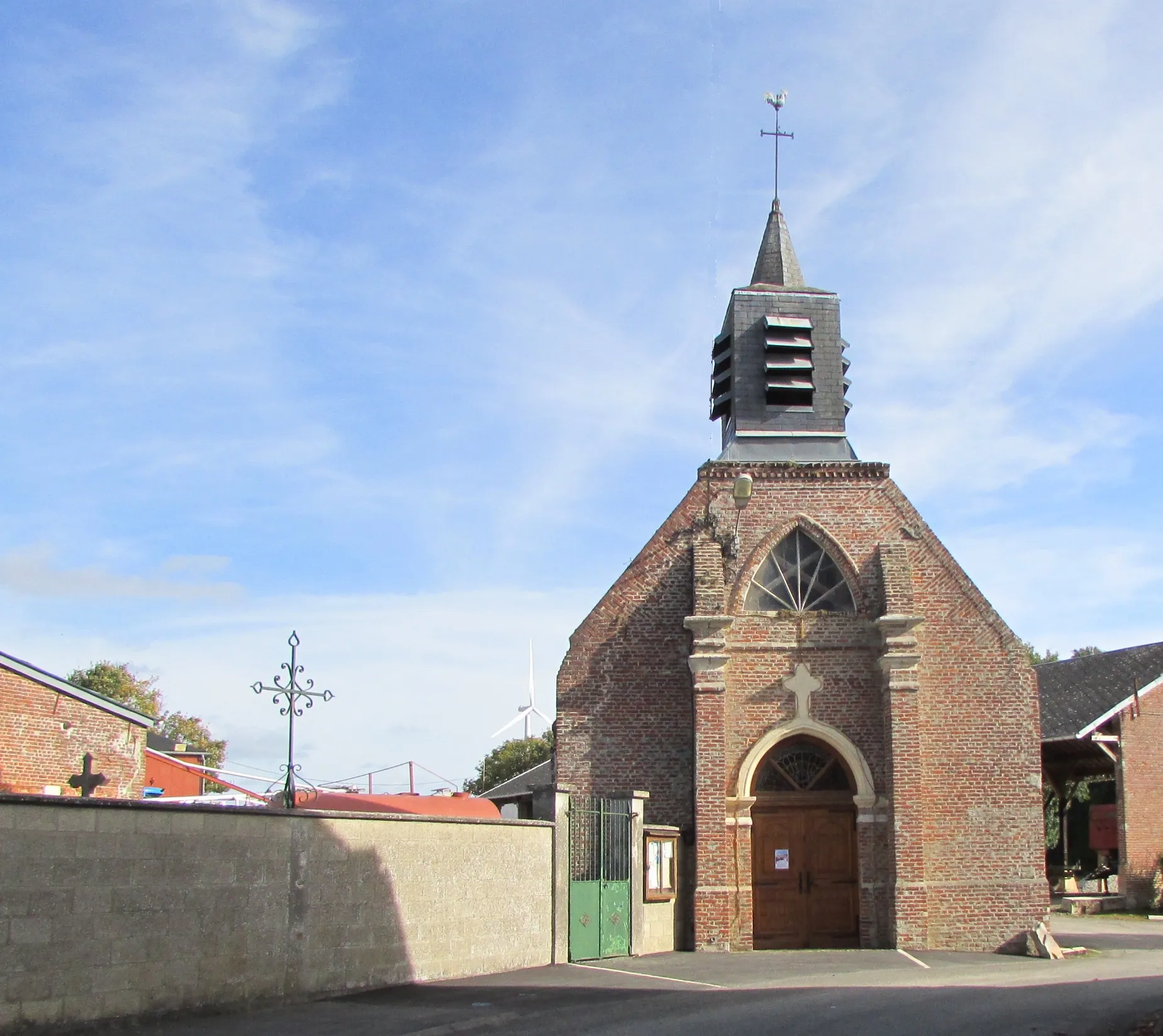 Photo showing: La façade de l'église.
