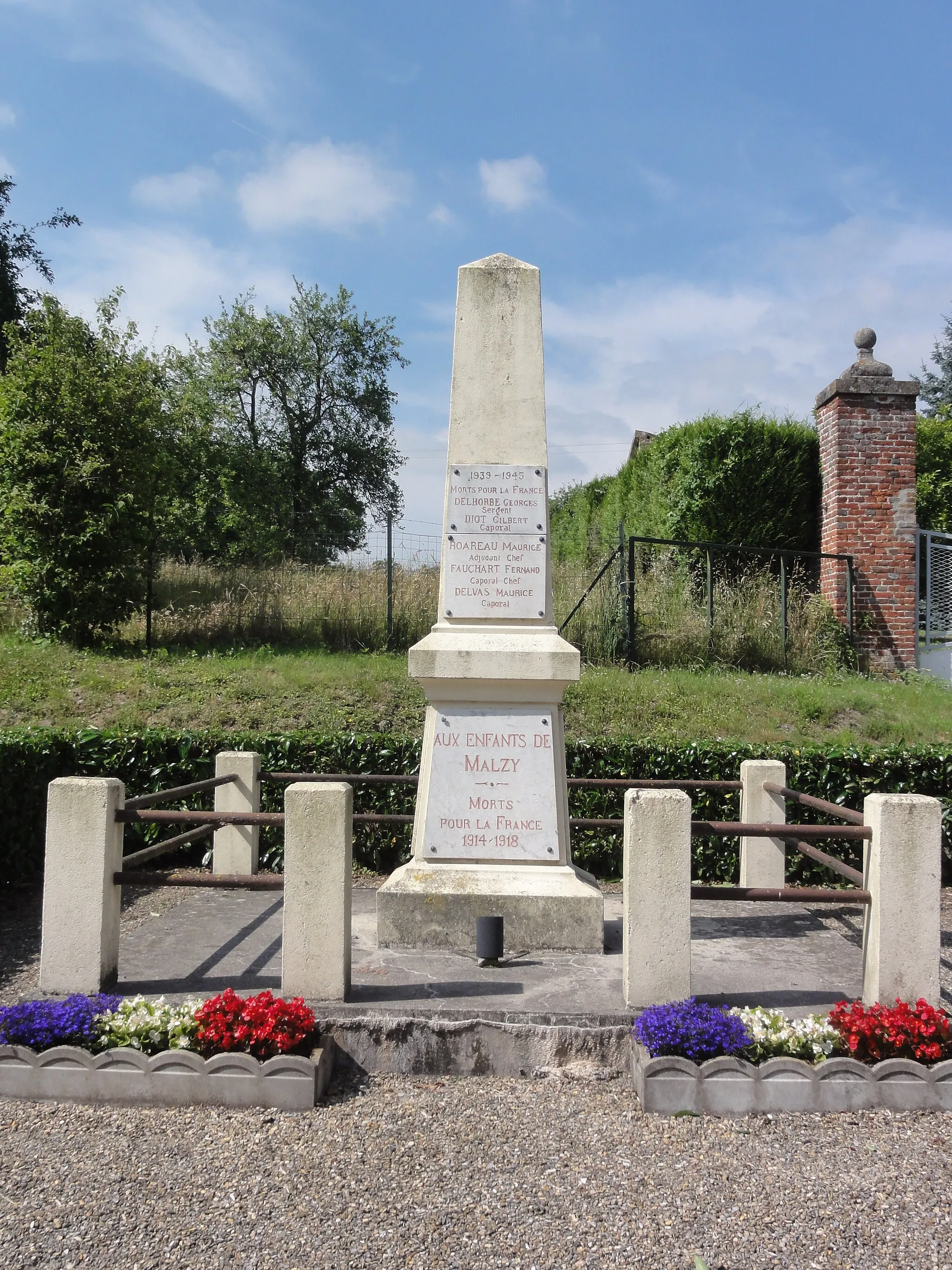 Photo showing: Malzy (Aisne) monument aux morts