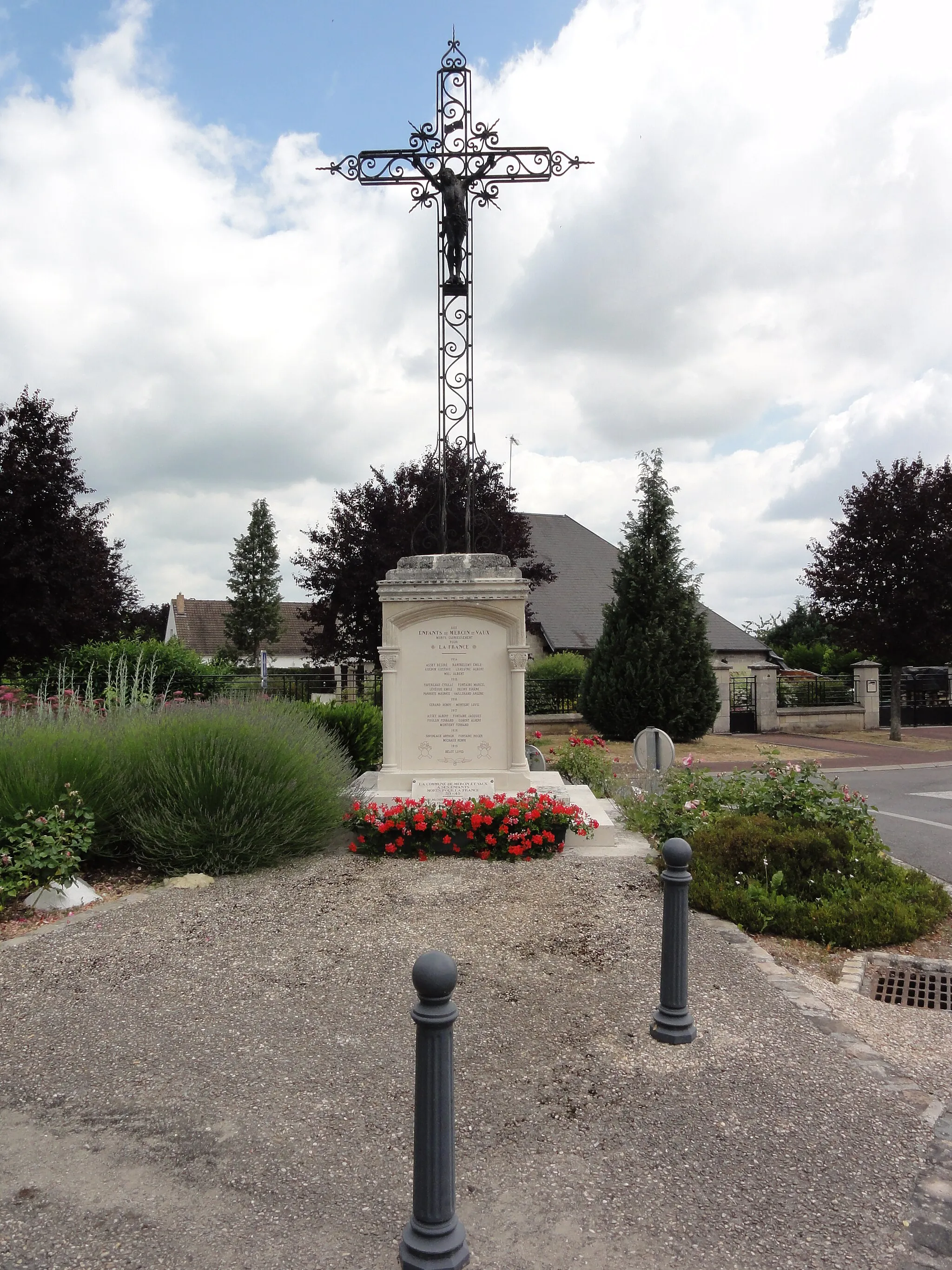 Photo showing: Mercin-et-Vaux (Aisne) croix de chemin à Mercin