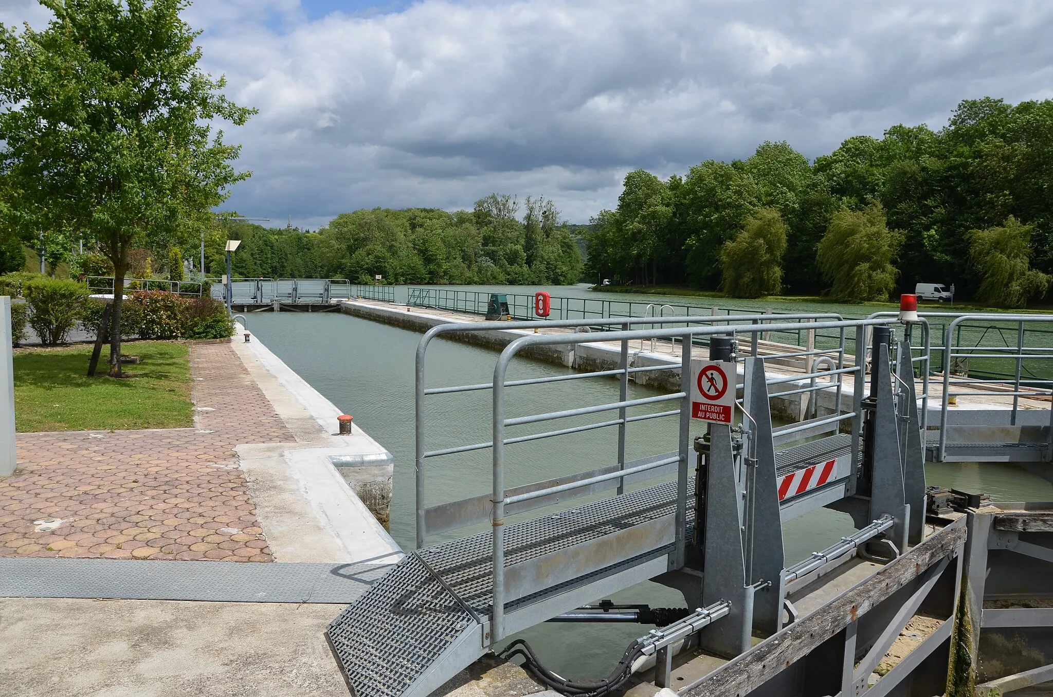 Photo showing: Lock on the river Marne in Mont Saint Père sur la Marne, Aisne, France