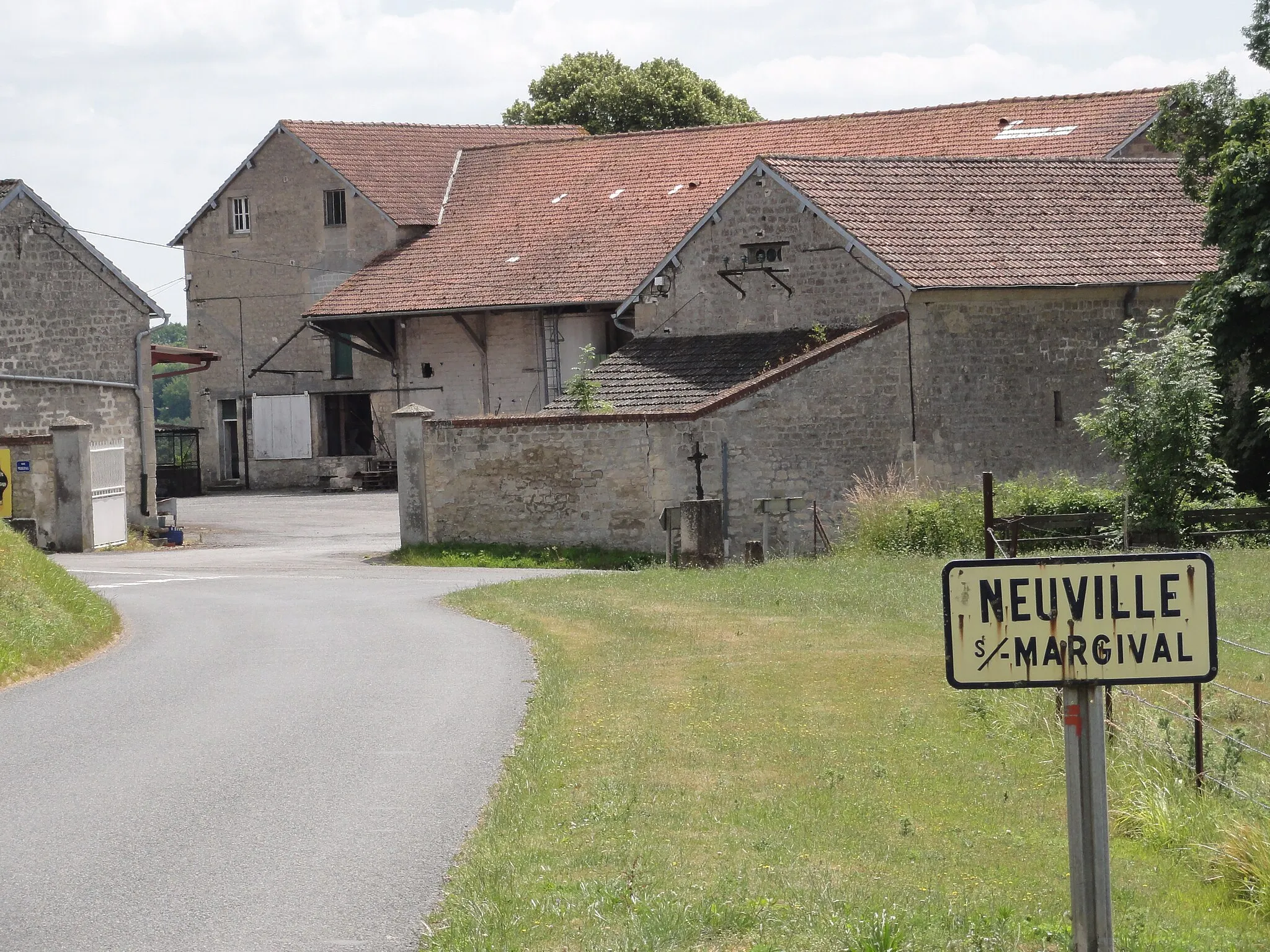 Photo showing: Neuville-sur-Margival (Aisne) city limit sign