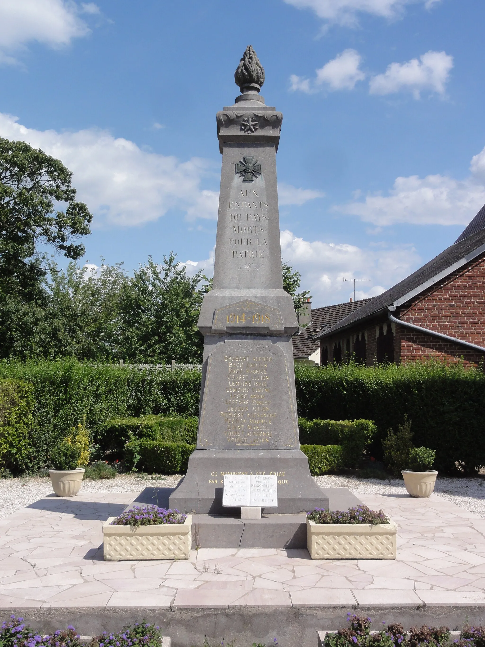 Photo showing: Ognes (Aisne) monument aux morts