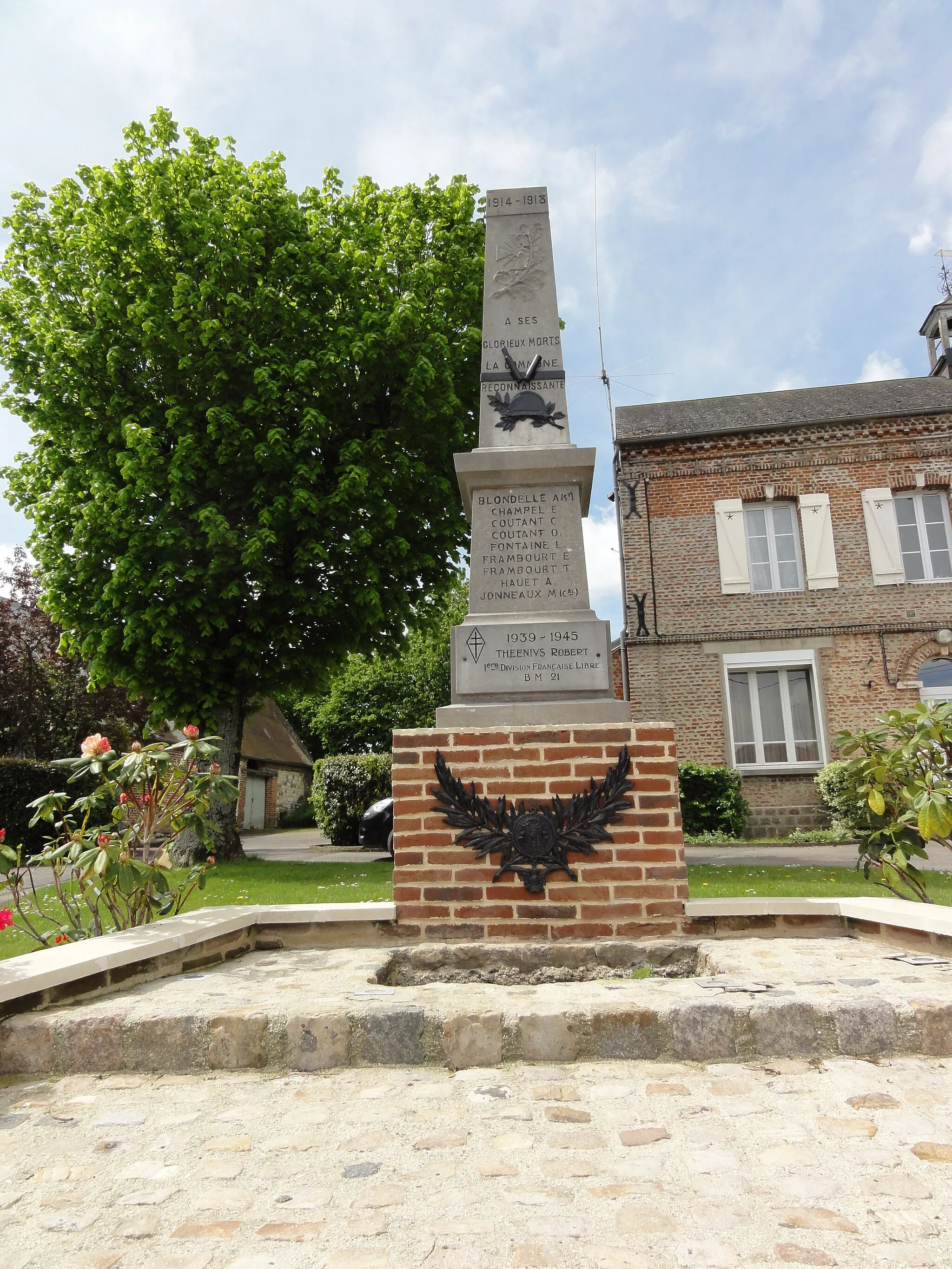 Photo showing: Pouilly-sur-Serre (Aisne) monument aux morts