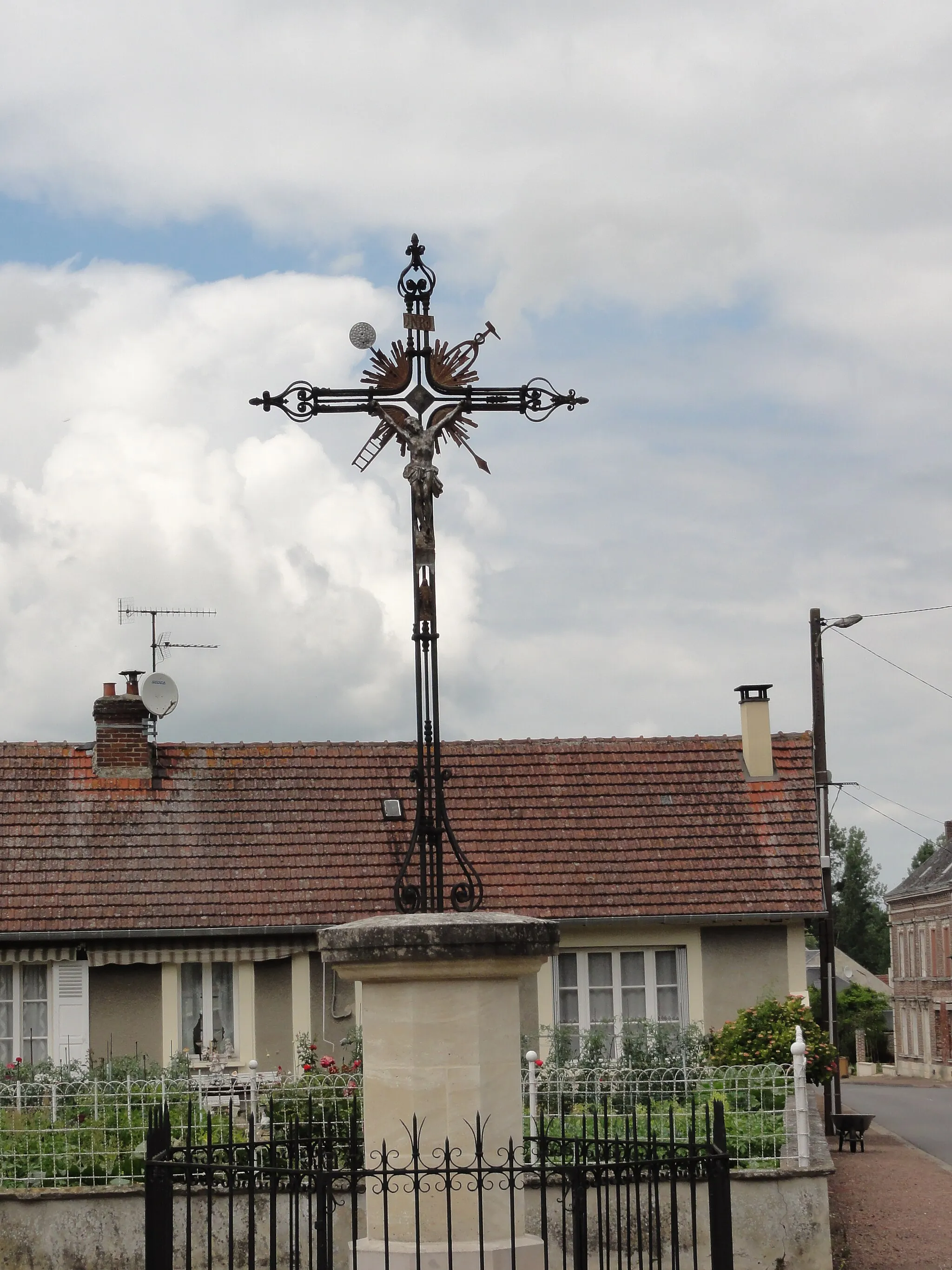 Photo showing: Quierzy (Aisne) croix de chemin