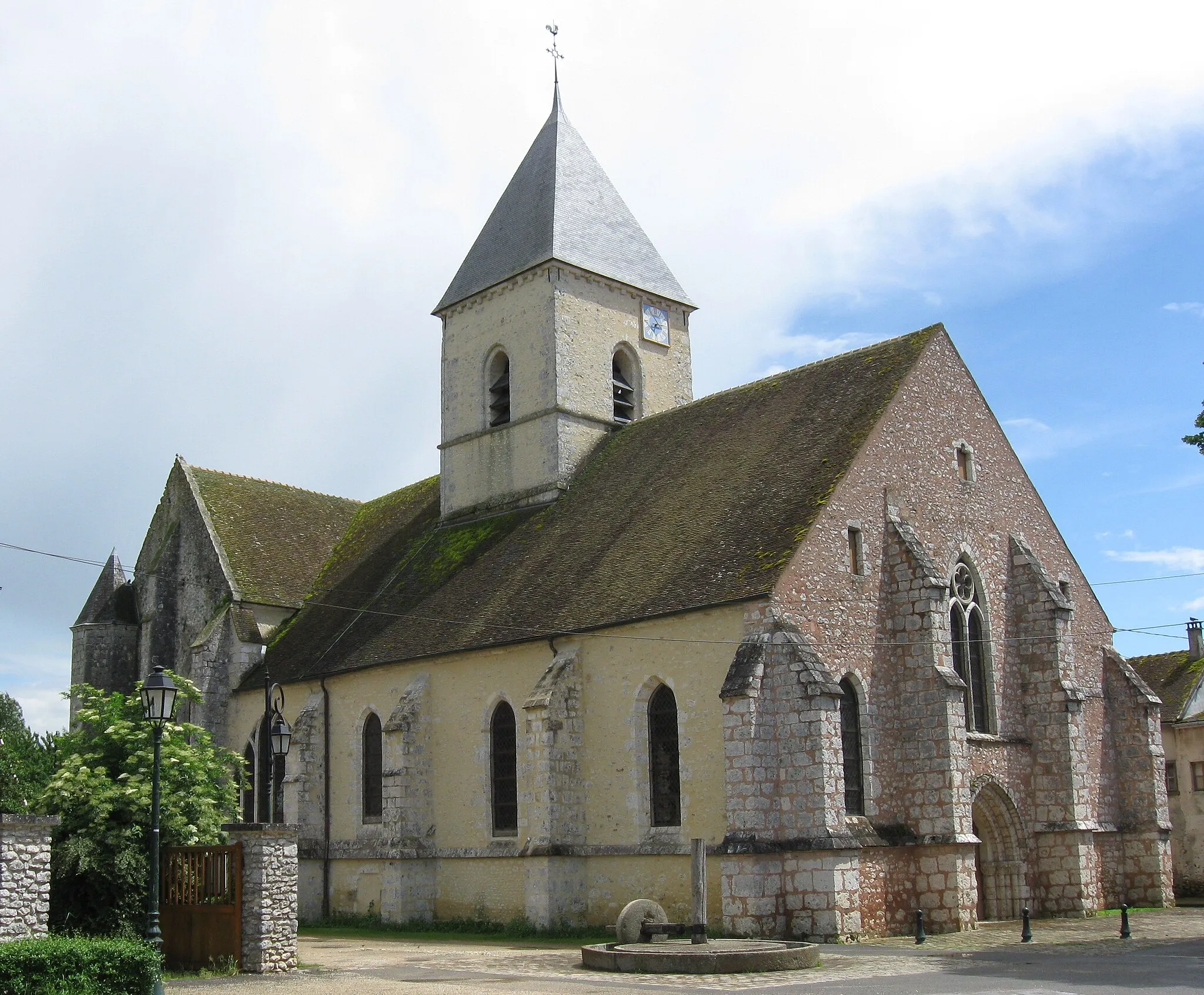 Photo showing: Église Saint-Denis de Beton-Bazoches. (Seine-et-Marne, région Île-de-France).