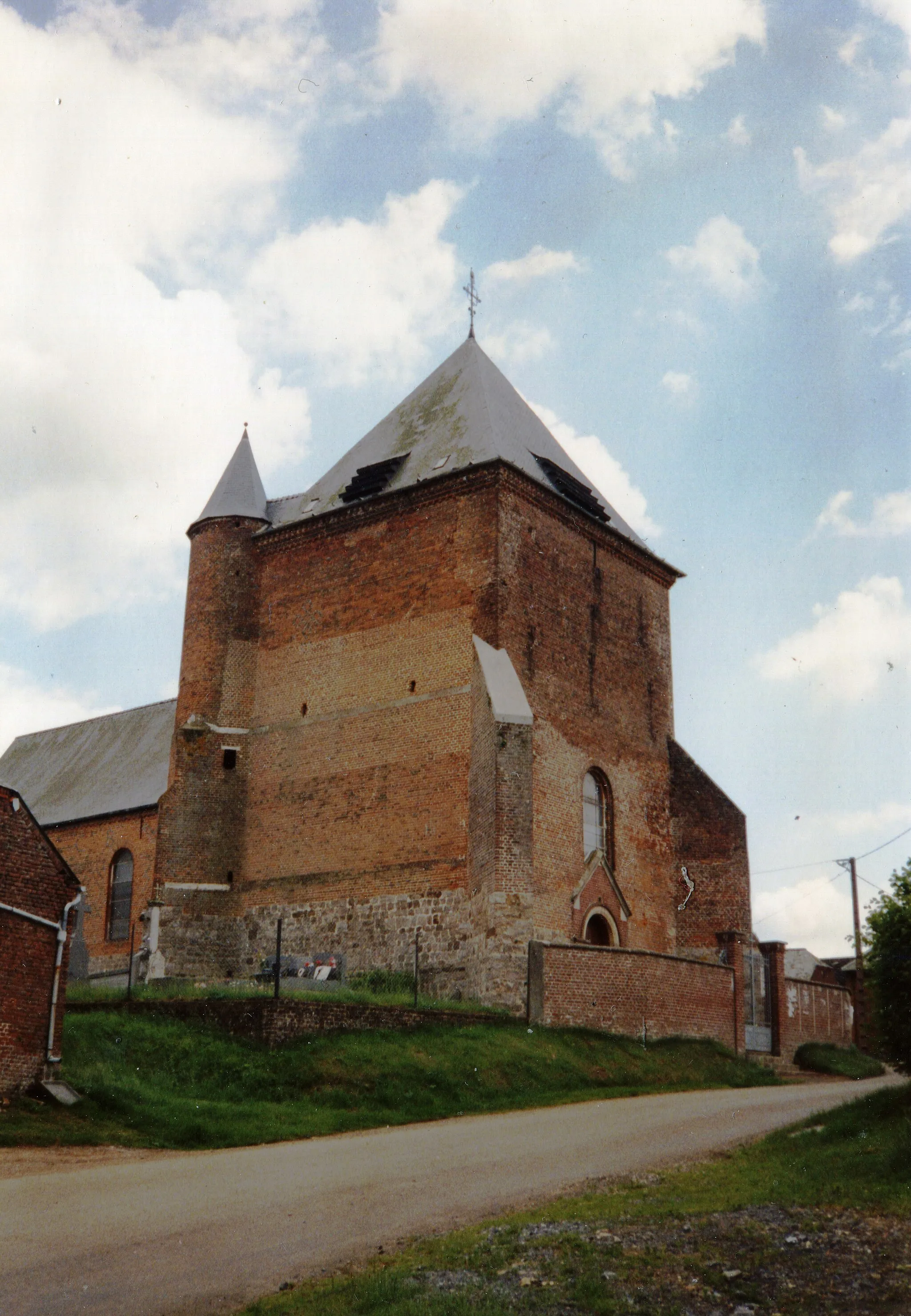 Photo showing: Église Saint-Algis de Saint-Algis en 1991
