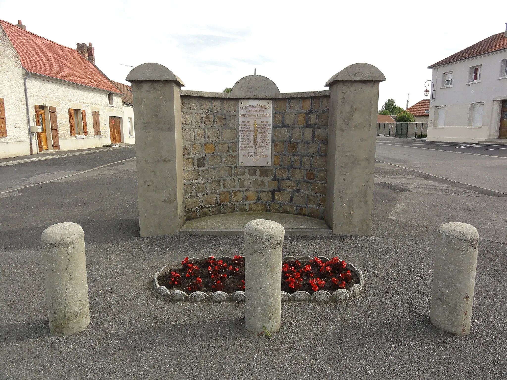 Photo showing: Samoussy (Aisne) monument aux morts